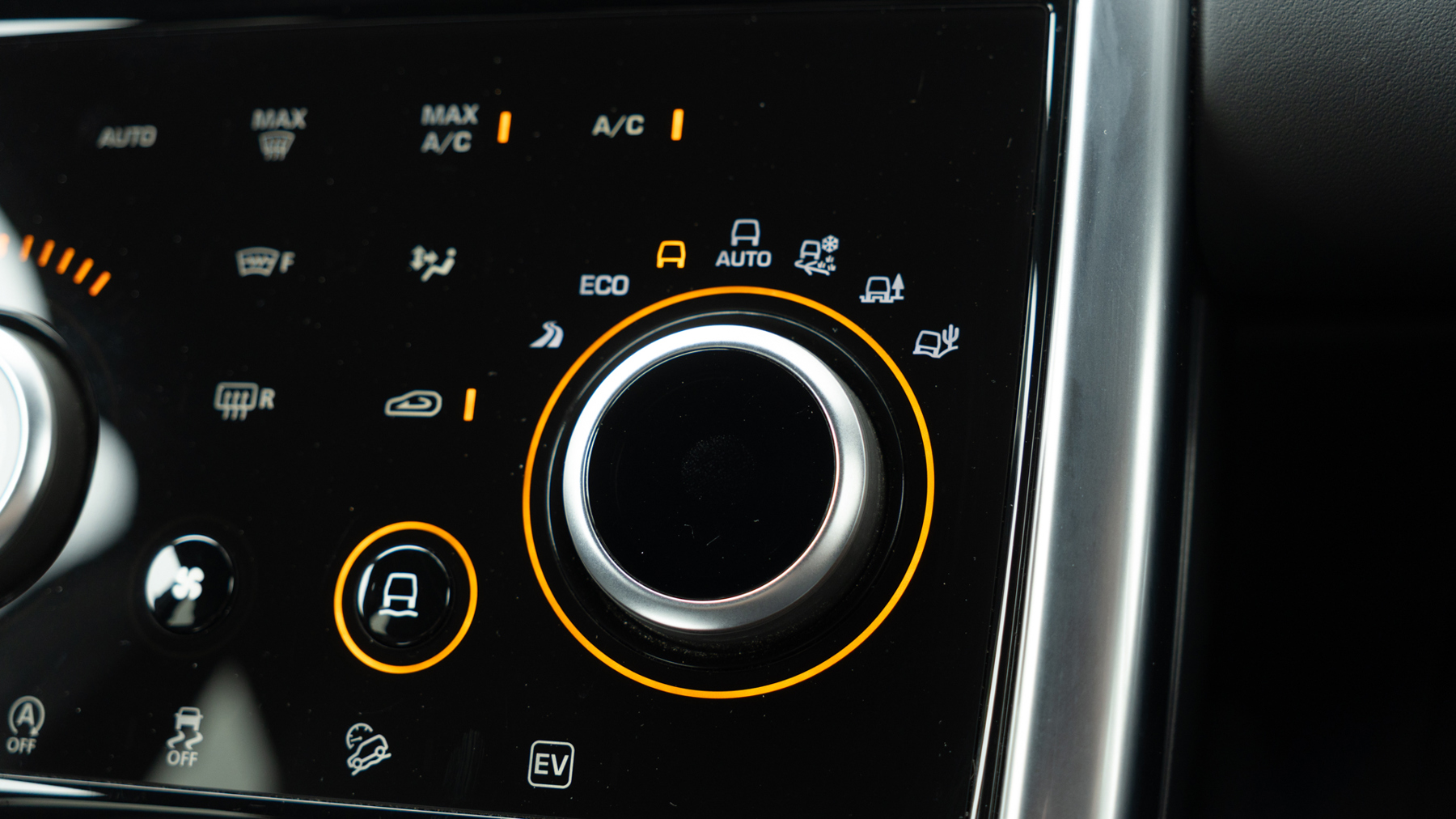 Land Rover DISCOVERY SPORT, SUV, Eiger Grey .