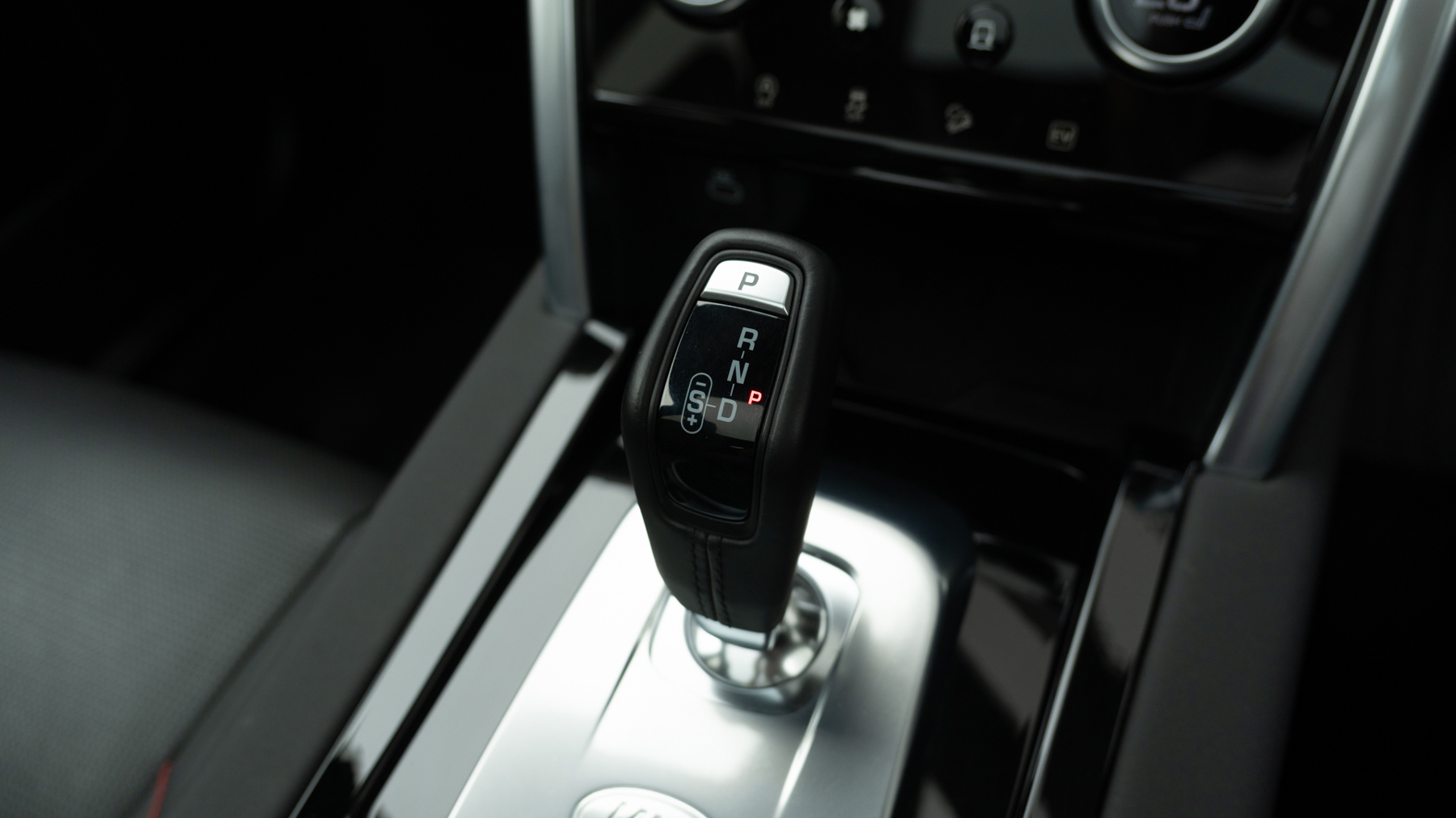 Land Rover DISCOVERY SPORT, SUV, Eiger Grey .