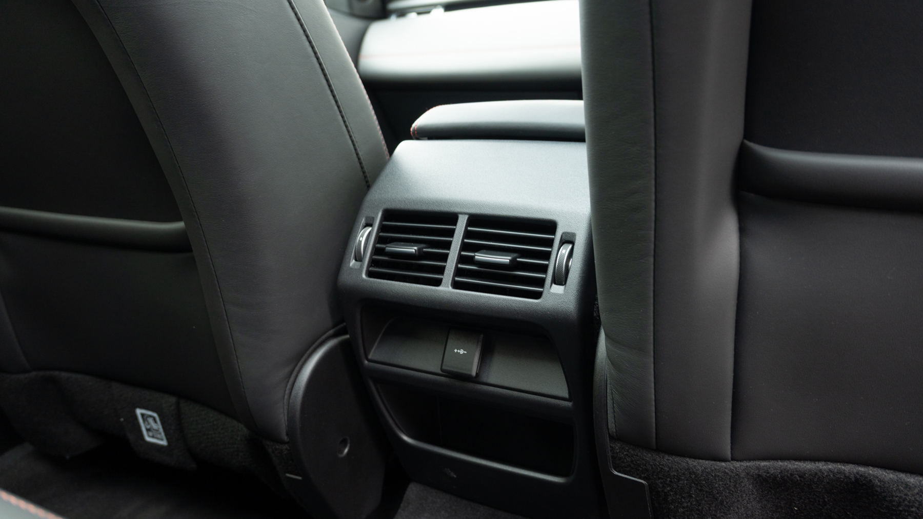 Land Rover DISCOVERY SPORT, SUV, Eiger Grey .
