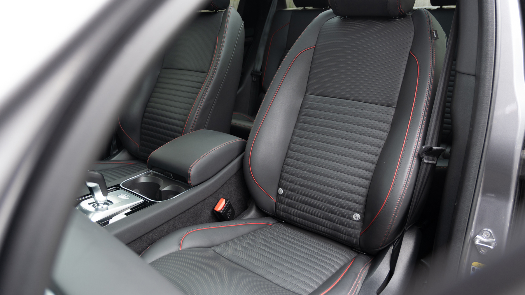 Land Rover DISCOVERY SPORT, SUV, Eiger Grey .