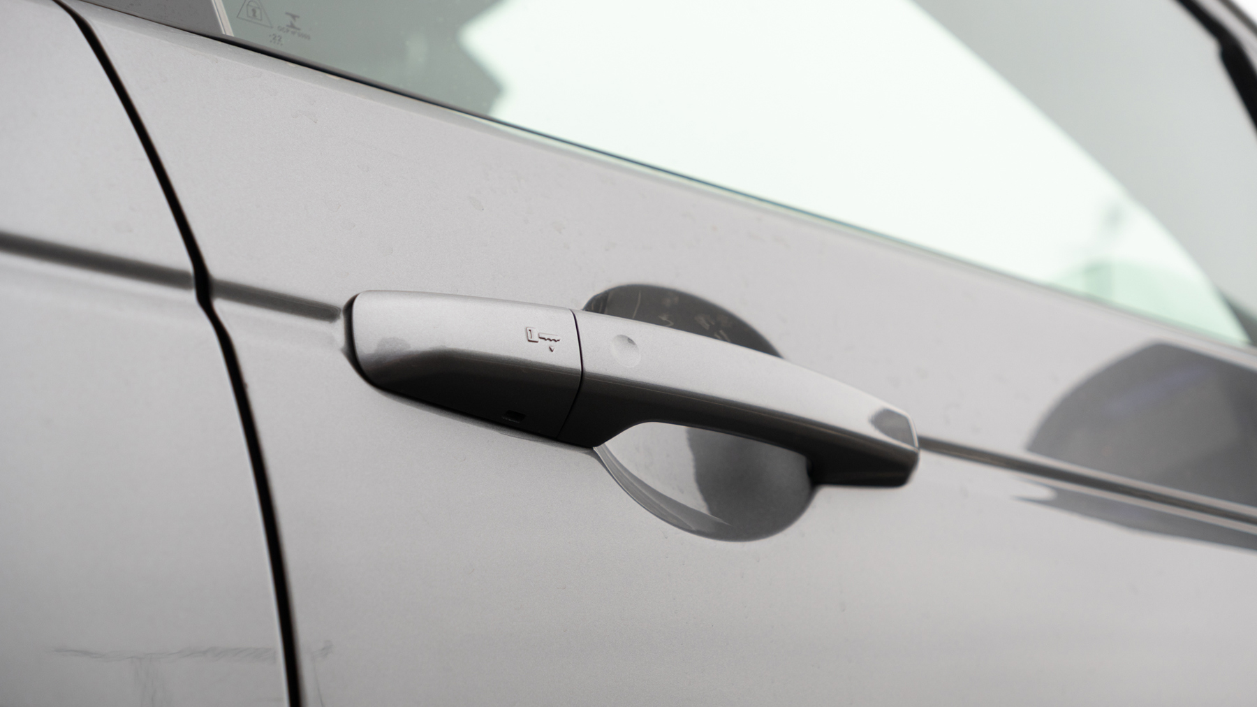 Land Rover DISCOVERY SPORT, SUV, Eiger Grey .
