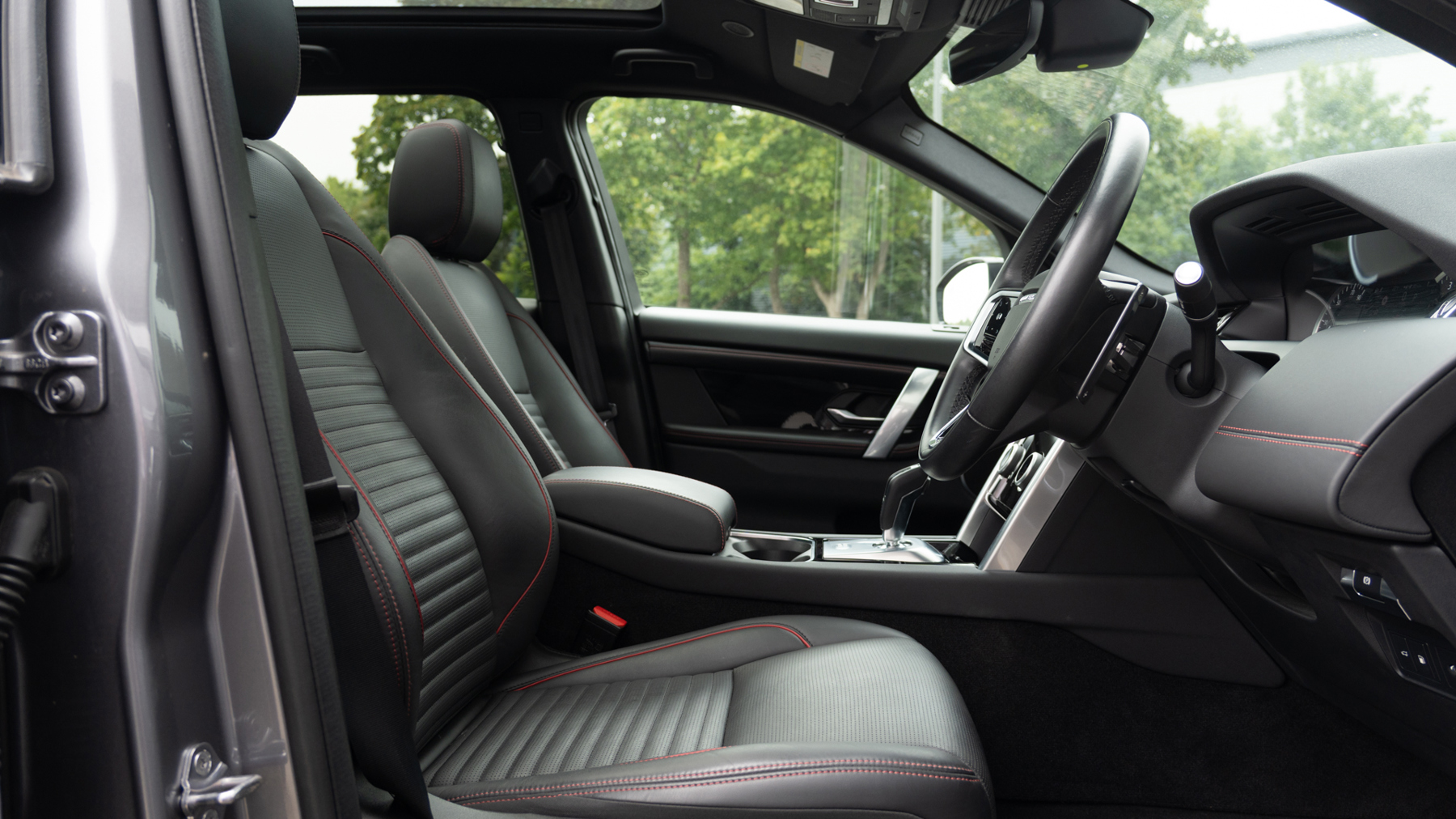 Land Rover DISCOVERY SPORT, SUV, Eiger Grey .