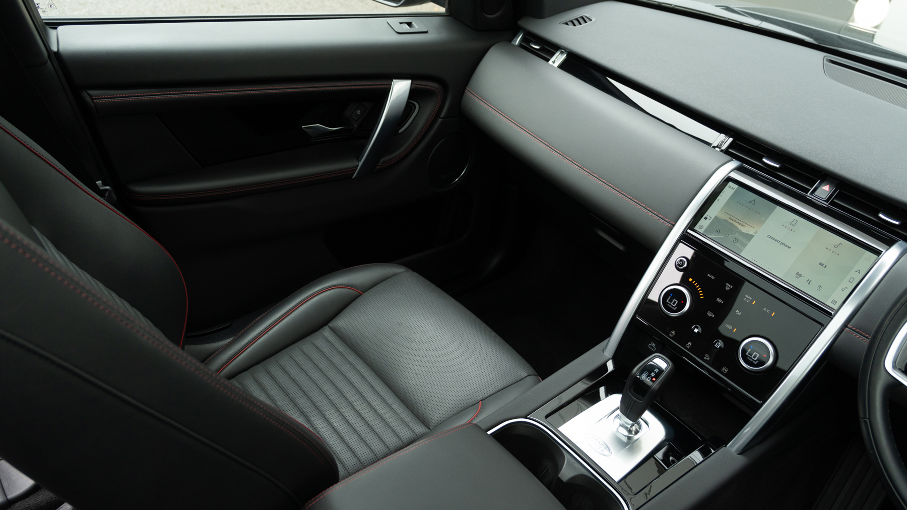 Land Rover DISCOVERY SPORT, SUV, Eiger Grey .
