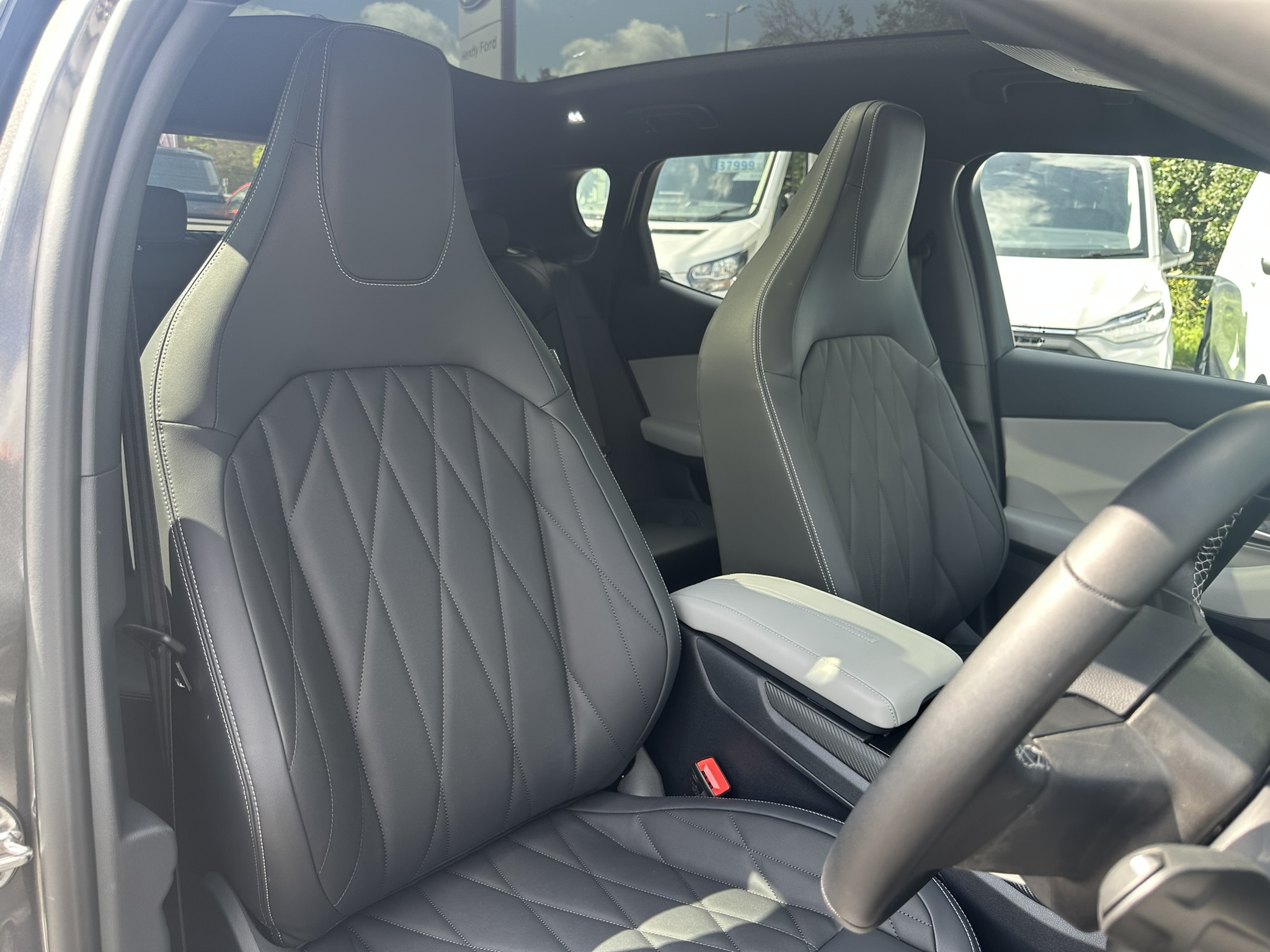 CAPRI PREMIUM 5 DOOR 77KWH EXTENDED RANGE RWD 1 SPEED AUTOMATIC