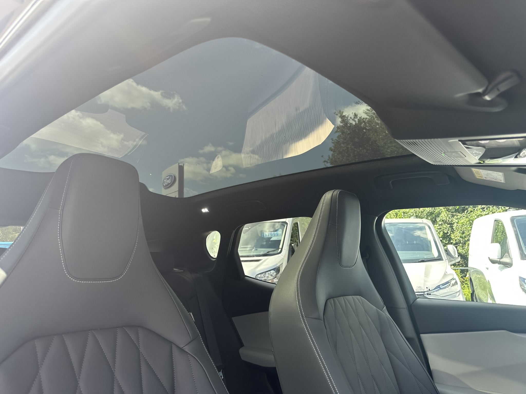 CAPRI PREMIUM 5 DOOR 77KWH EXTENDED RANGE RWD 1 SPEED AUTOMATIC