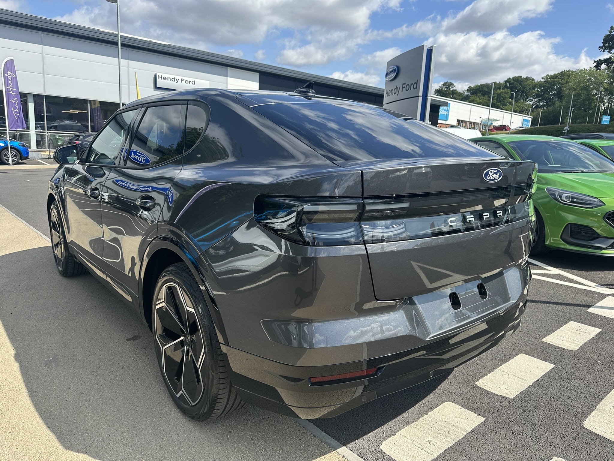 CAPRI PREMIUM 5 DOOR 77KWH EXTENDED RANGE RWD 1 SPEED AUTOMATIC