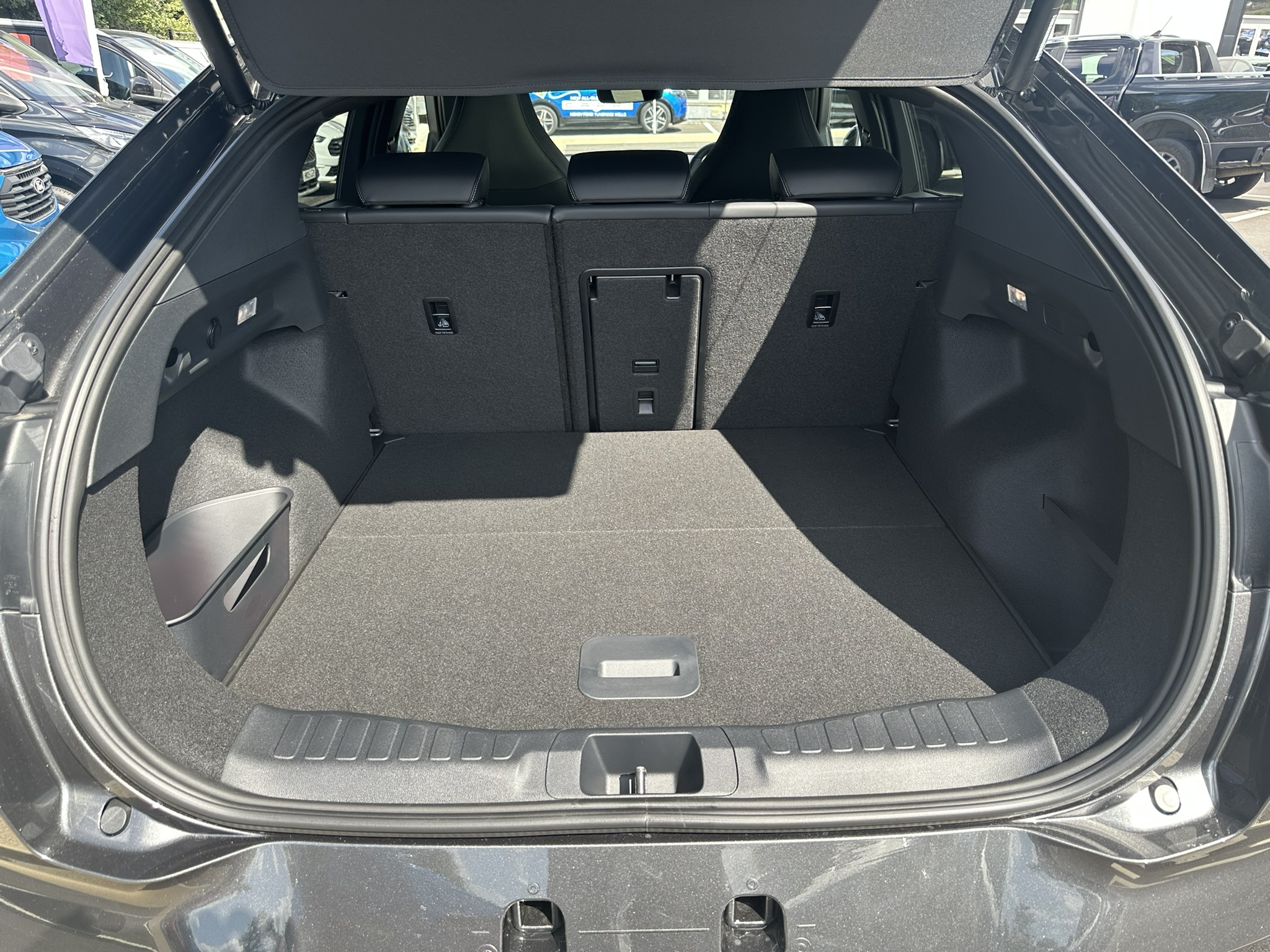 CAPRI PREMIUM 5 DOOR 77KWH EXTENDED RANGE RWD 1 SPEED AUTOMATIC