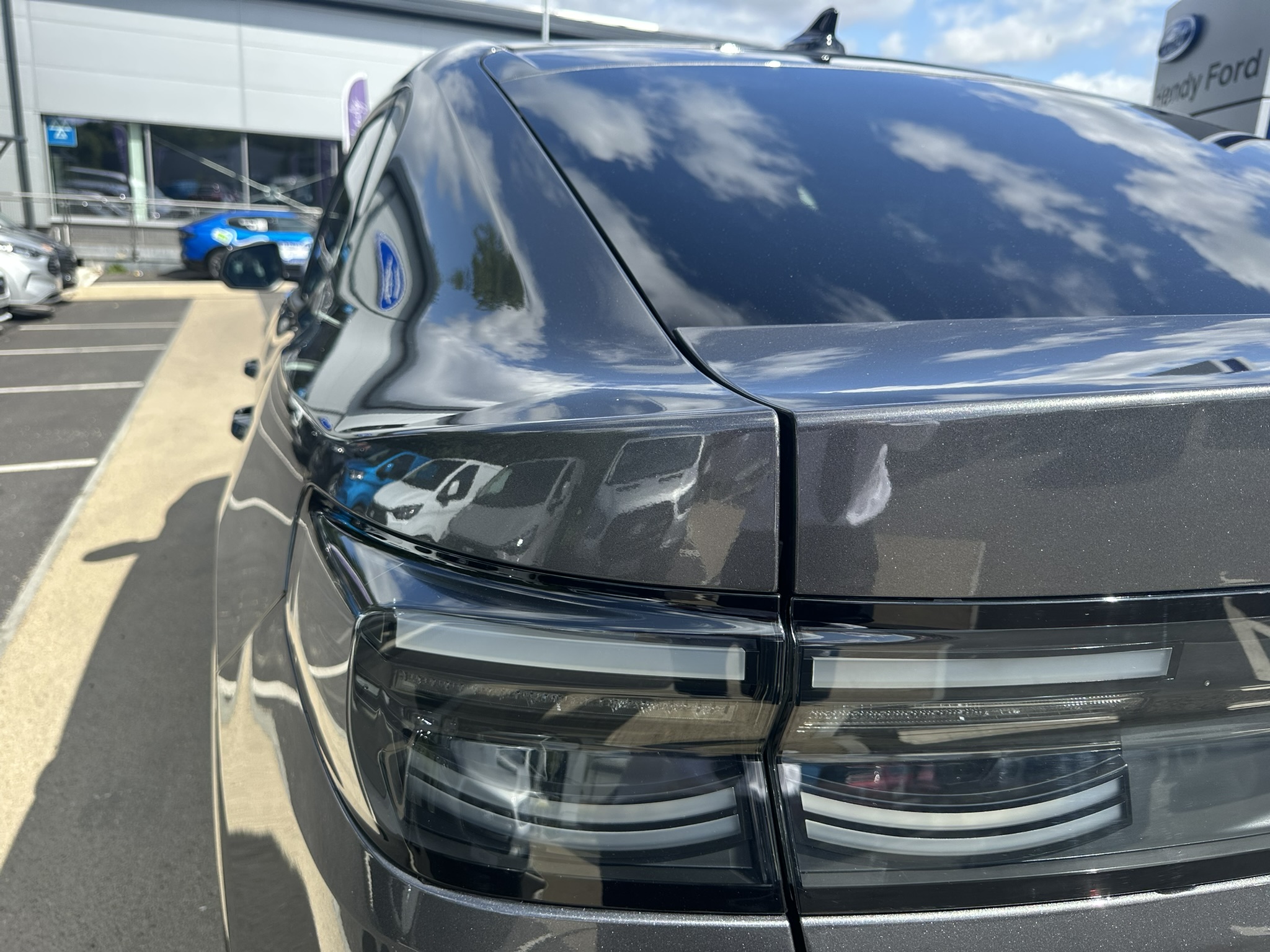 CAPRI PREMIUM 5 DOOR 77KWH EXTENDED RANGE RWD 1 SPEED AUTOMATIC