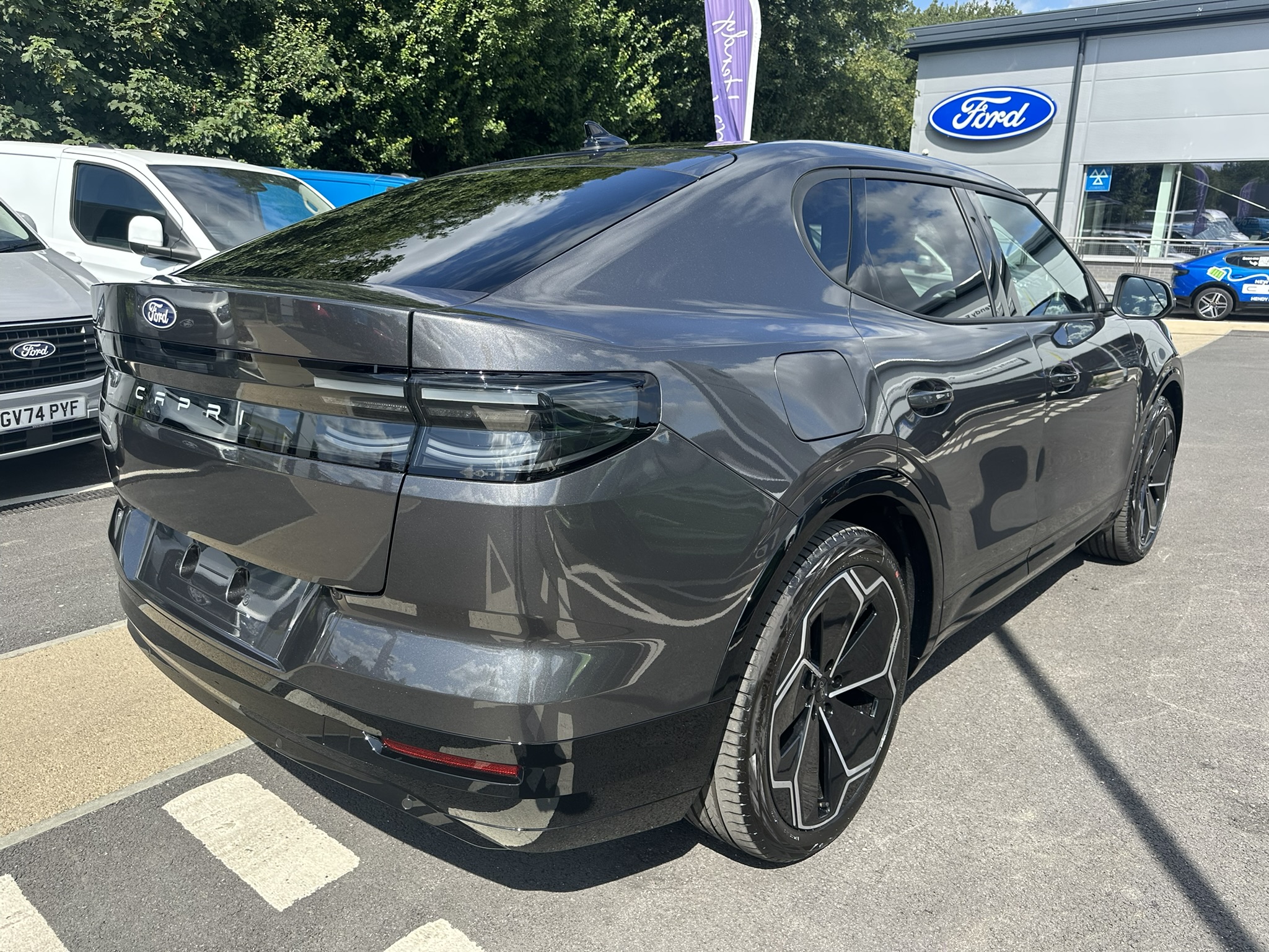 CAPRI PREMIUM 5 DOOR 77KWH EXTENDED RANGE RWD 1 SPEED AUTOMATIC