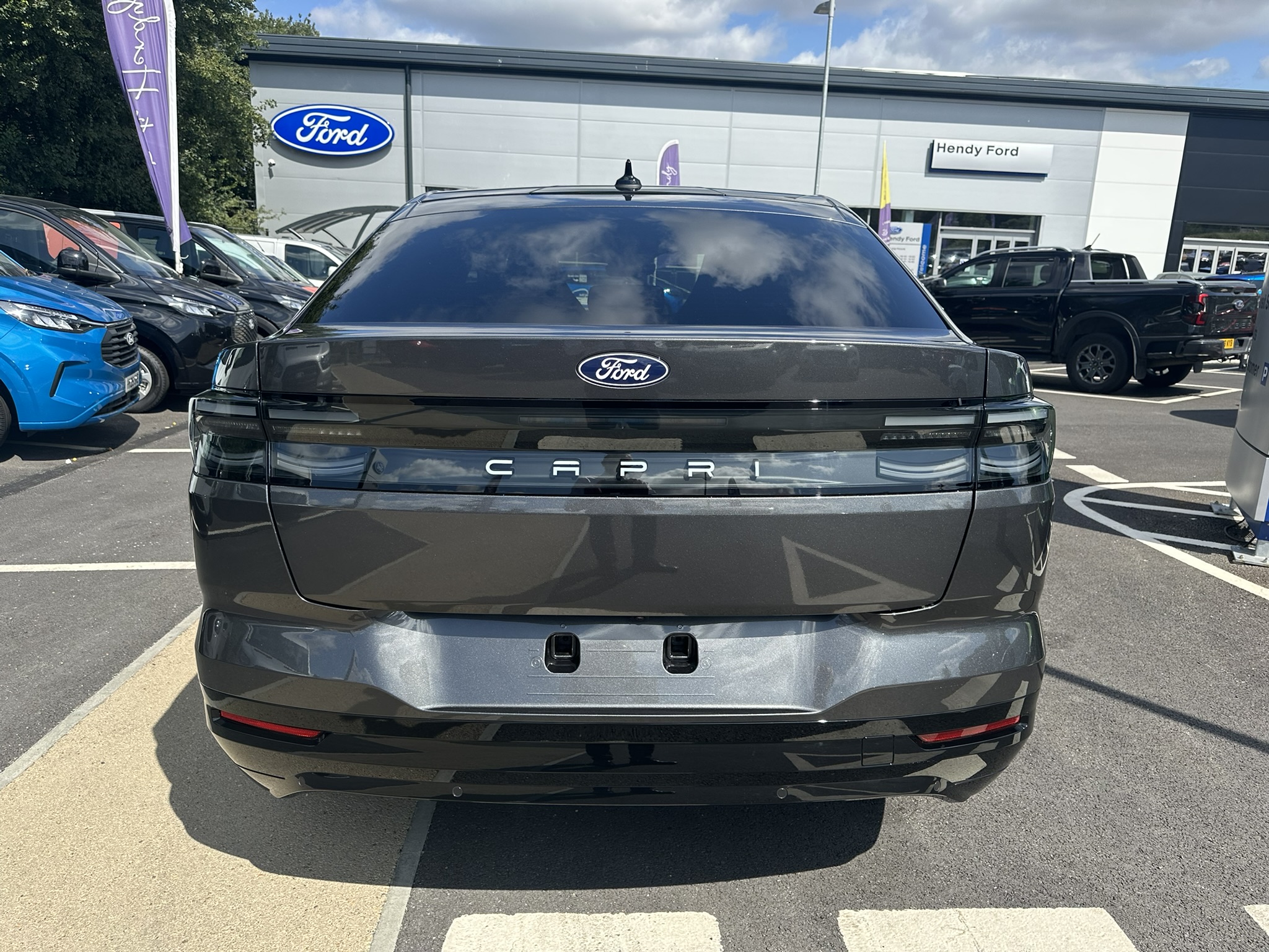 CAPRI PREMIUM 5 DOOR 77KWH EXTENDED RANGE RWD 1 SPEED AUTOMATIC