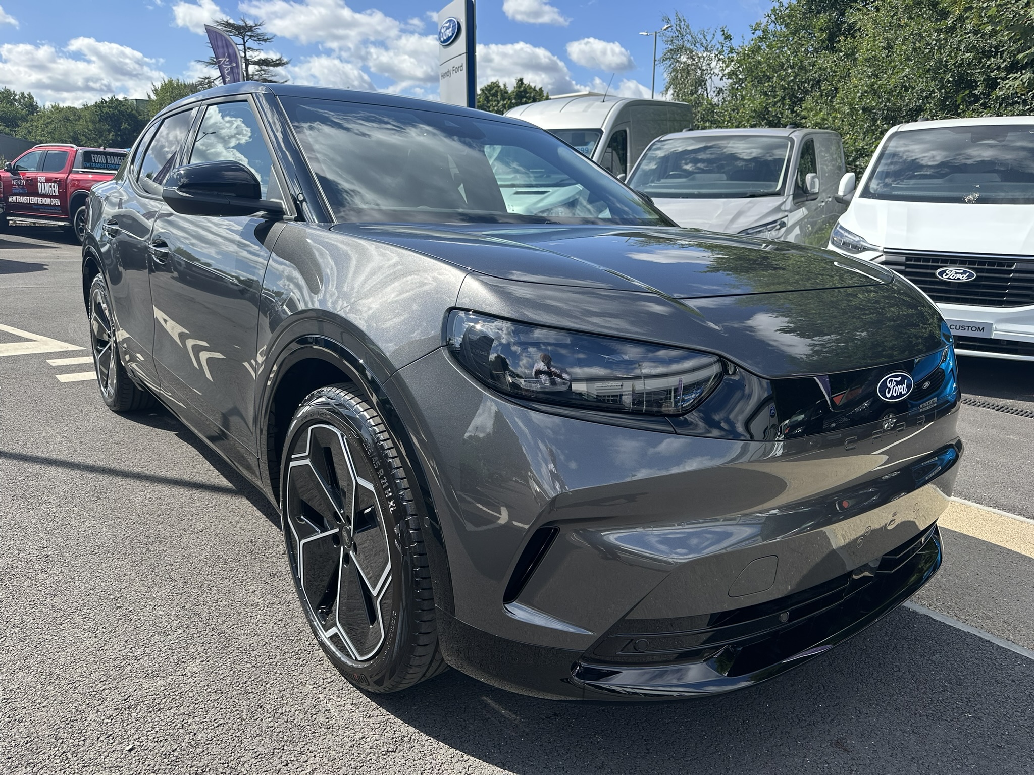 CAPRI PREMIUM 5 DOOR 77KWH EXTENDED RANGE RWD 1 SPEED AUTOMATIC