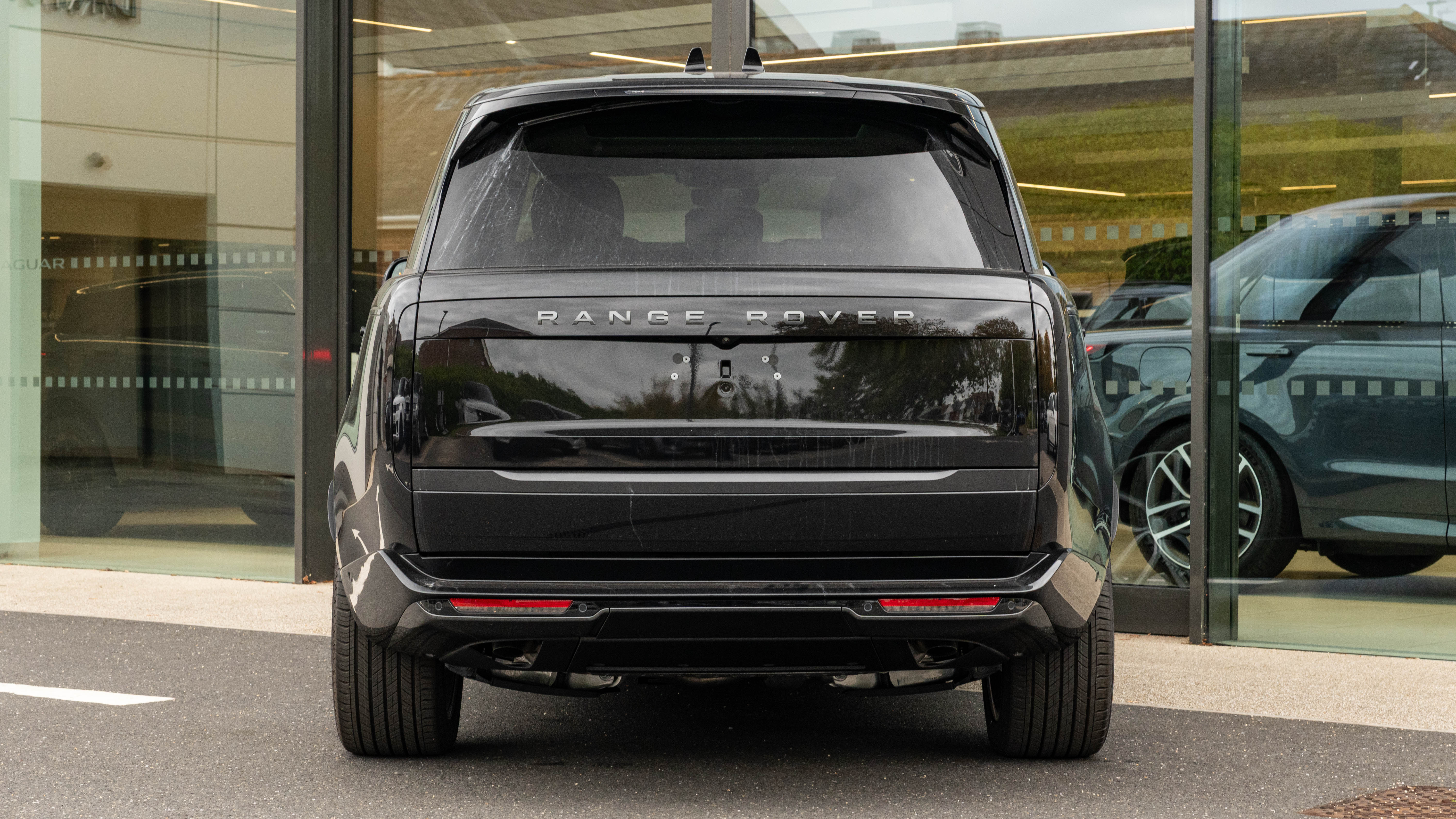 RANGE ROVER 3.0 P460E HSE 4DR AUTO ESTATE