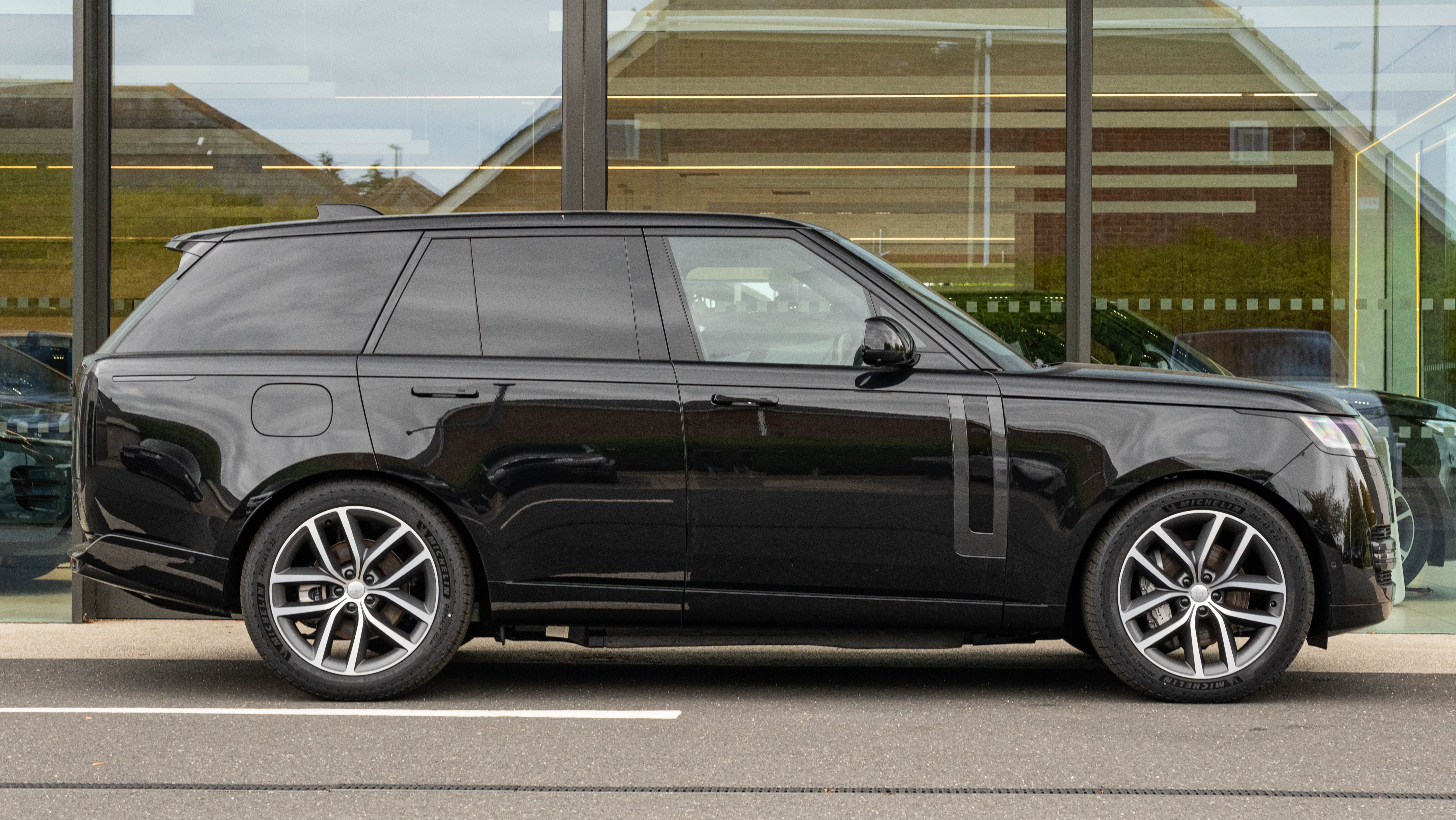 RANGE ROVER 3.0 P460E HSE 4DR AUTO ESTATE