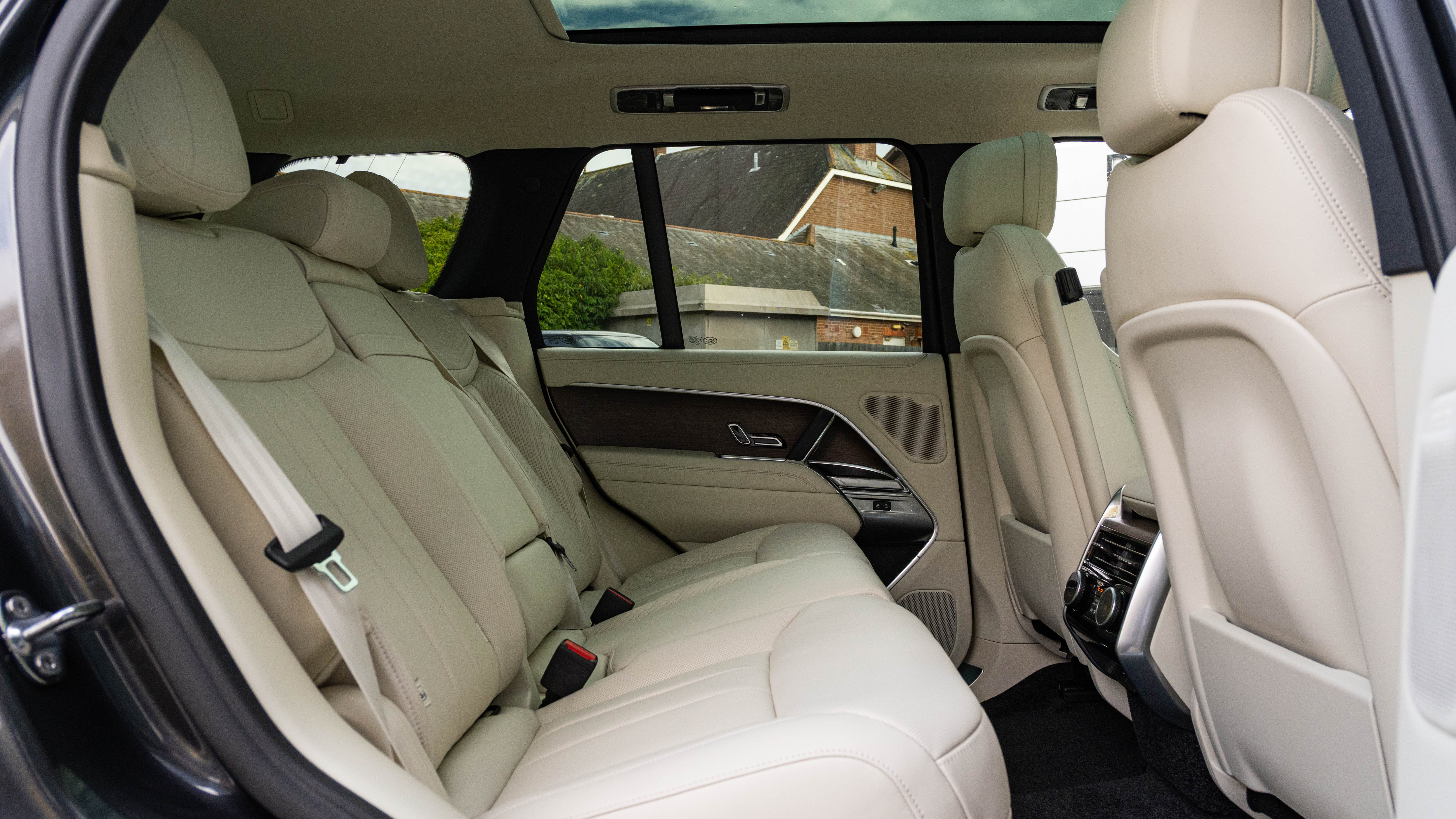 RANGE ROVER 3.0 P460E HSE 4DR AUTO ESTATE
