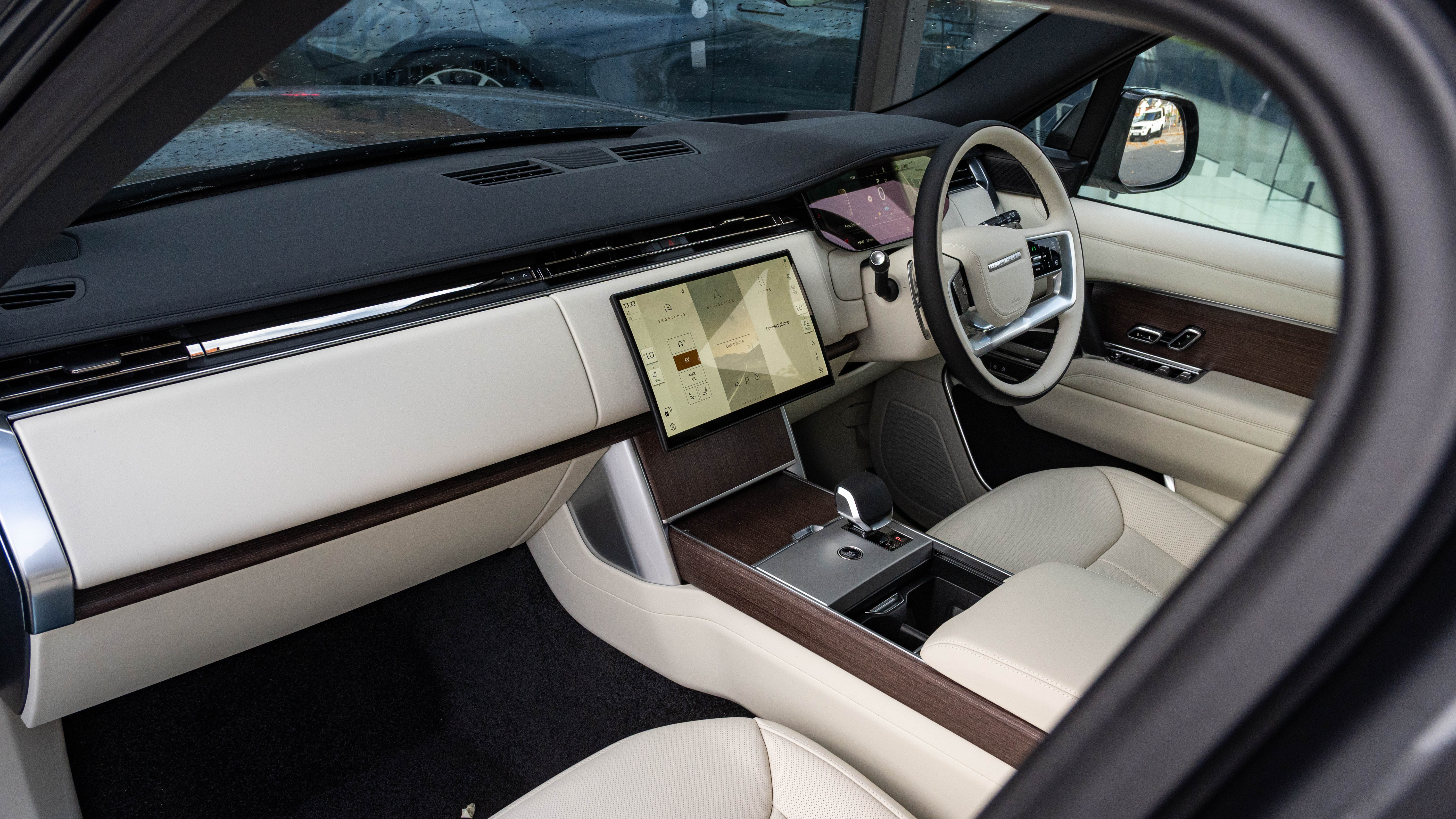 RANGE ROVER 3.0 P460E HSE 4DR AUTO ESTATE