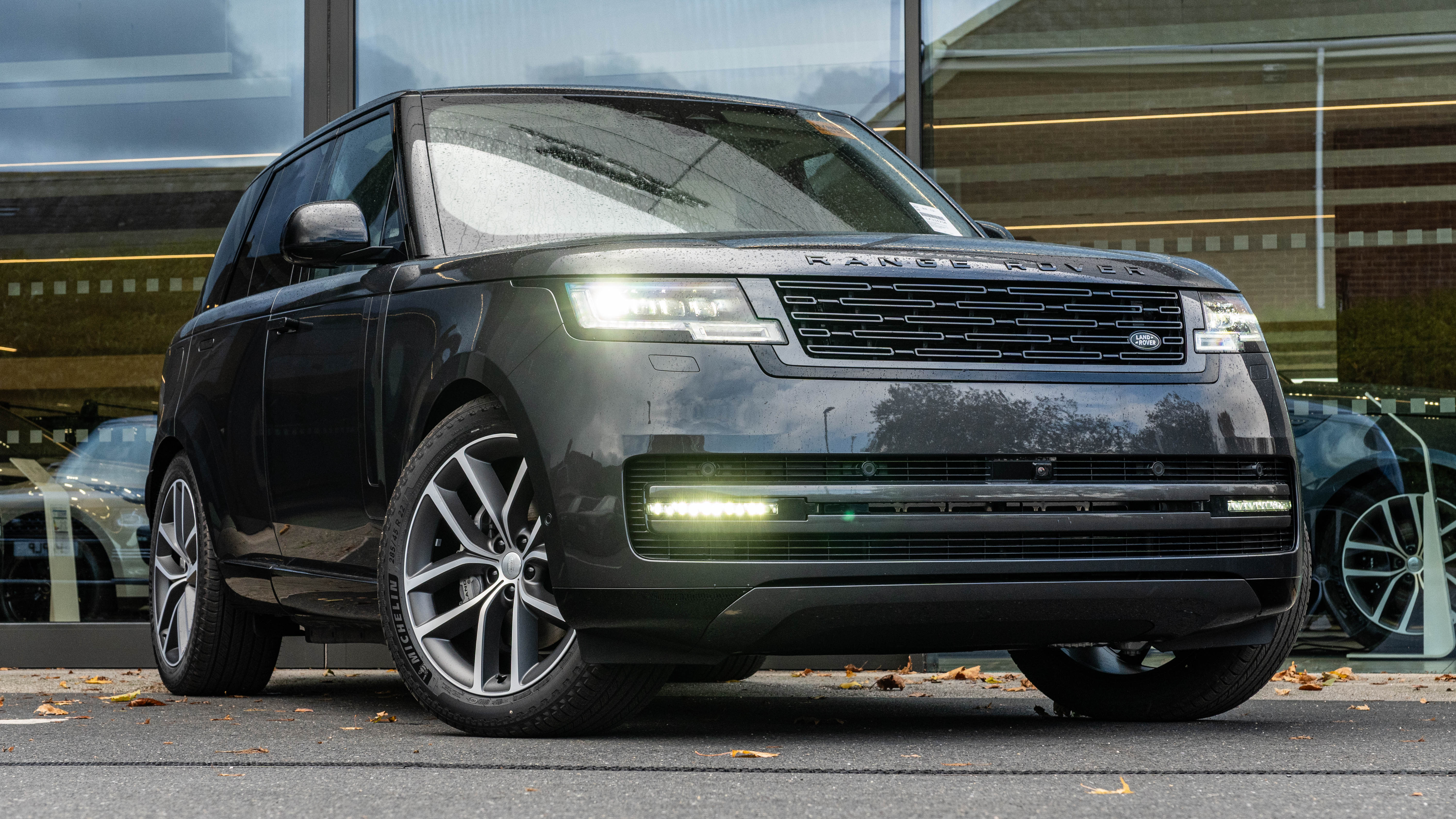 RANGE ROVER 3.0 P460E HSE 4DR AUTO ESTATE