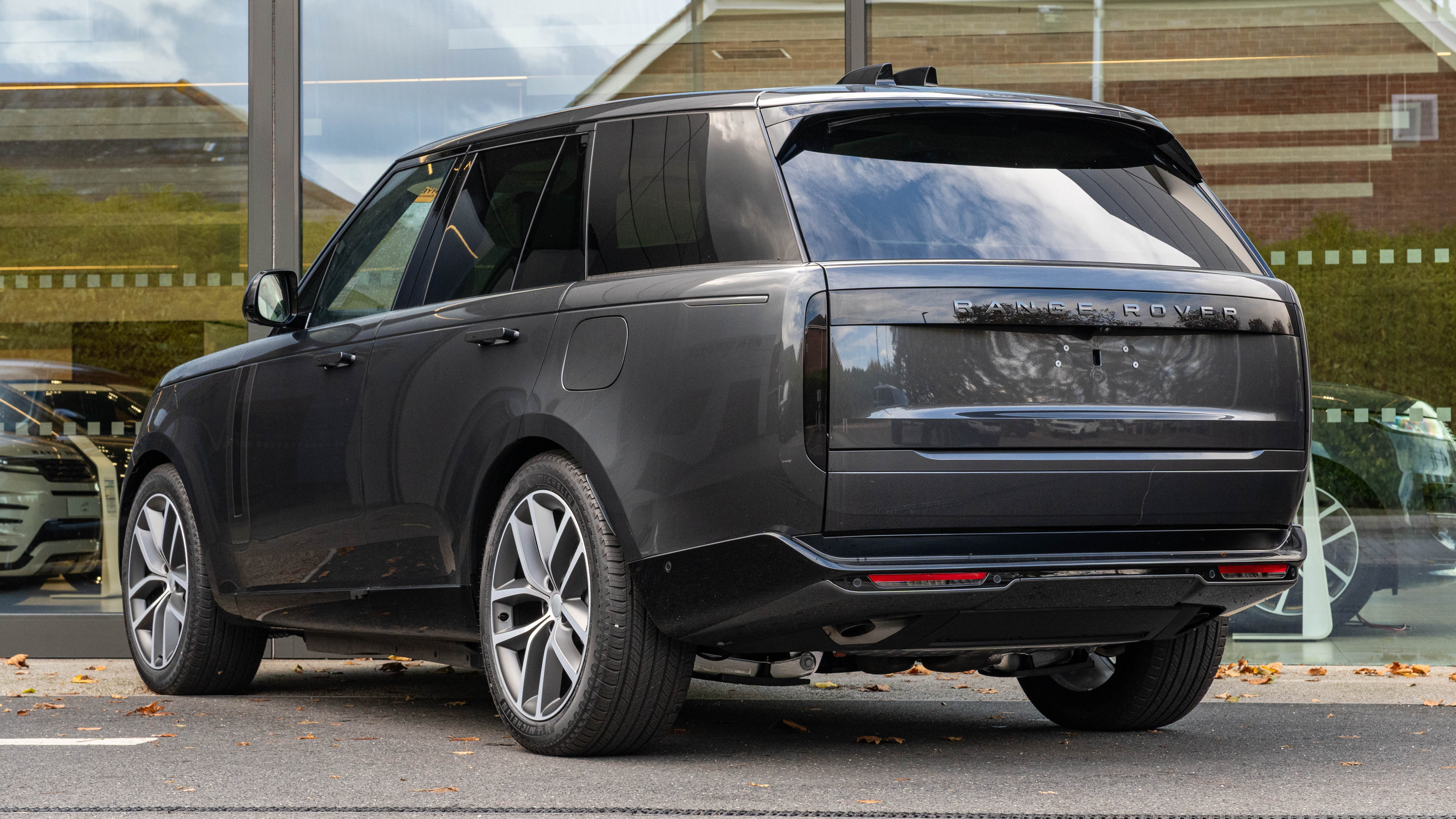 RANGE ROVER 3.0 P460E HSE 4DR AUTO ESTATE