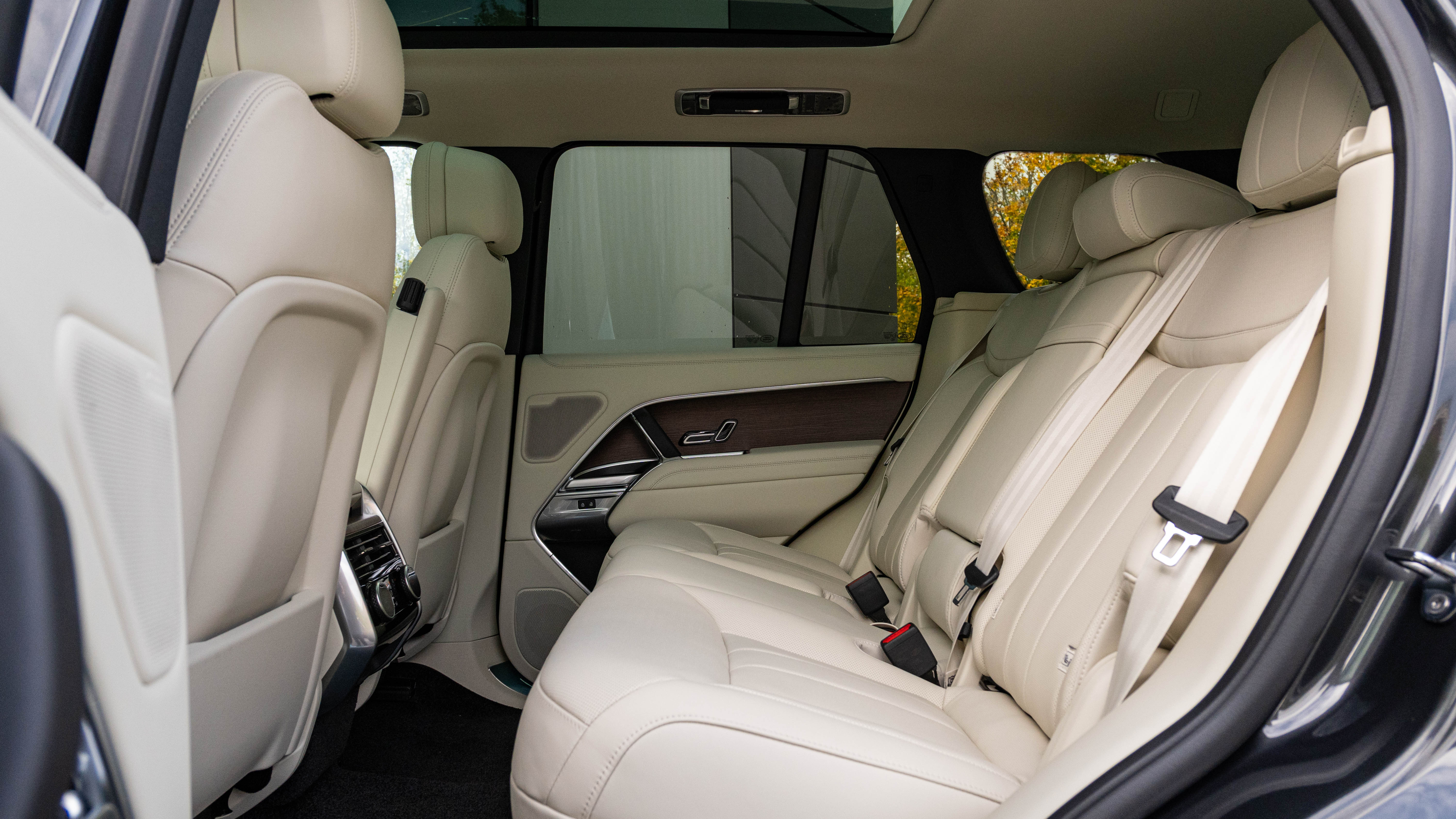 RANGE ROVER 3.0 P460E HSE 4DR AUTO ESTATE