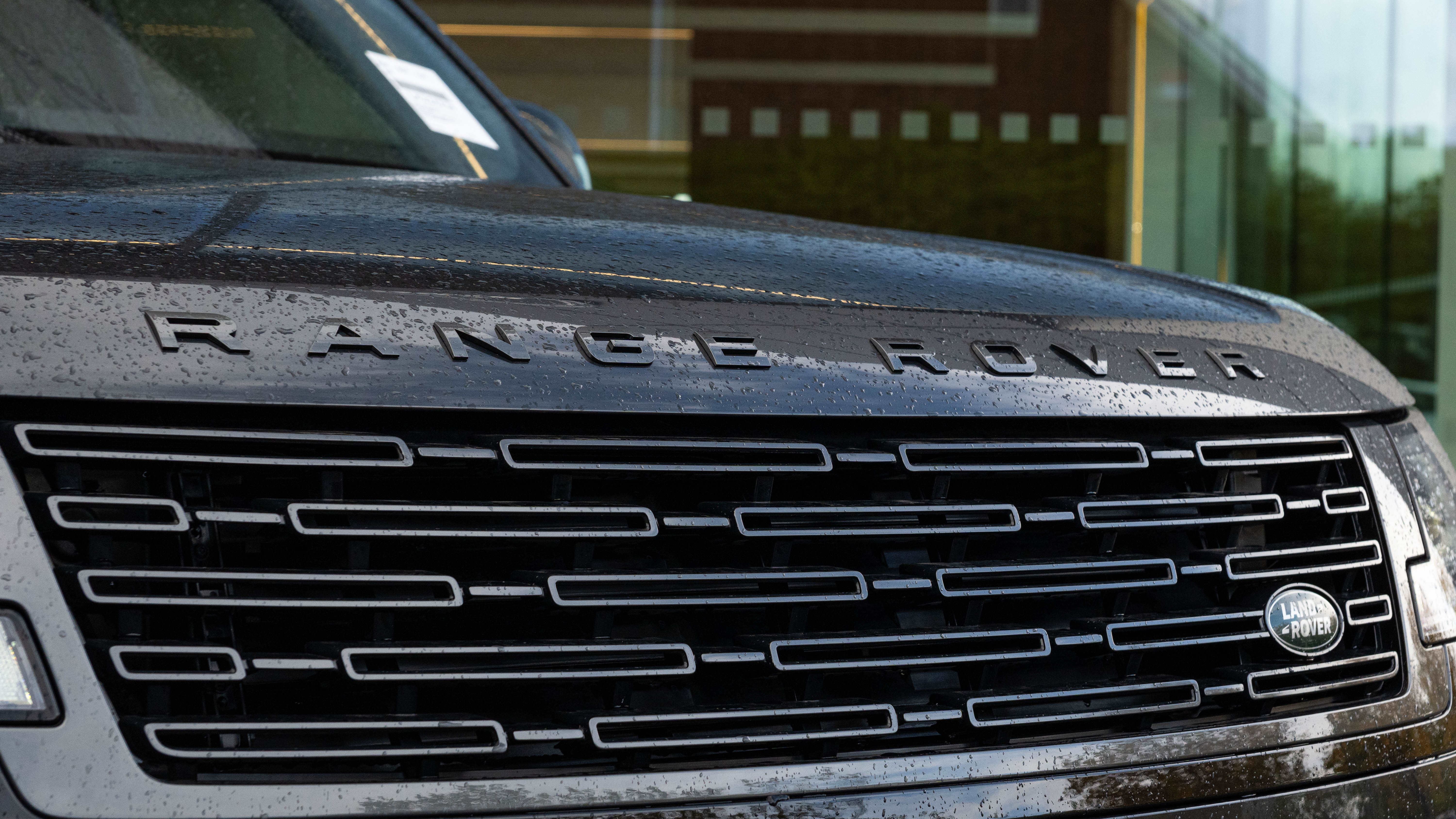 RANGE ROVER 3.0 P460E HSE 4DR AUTO ESTATE