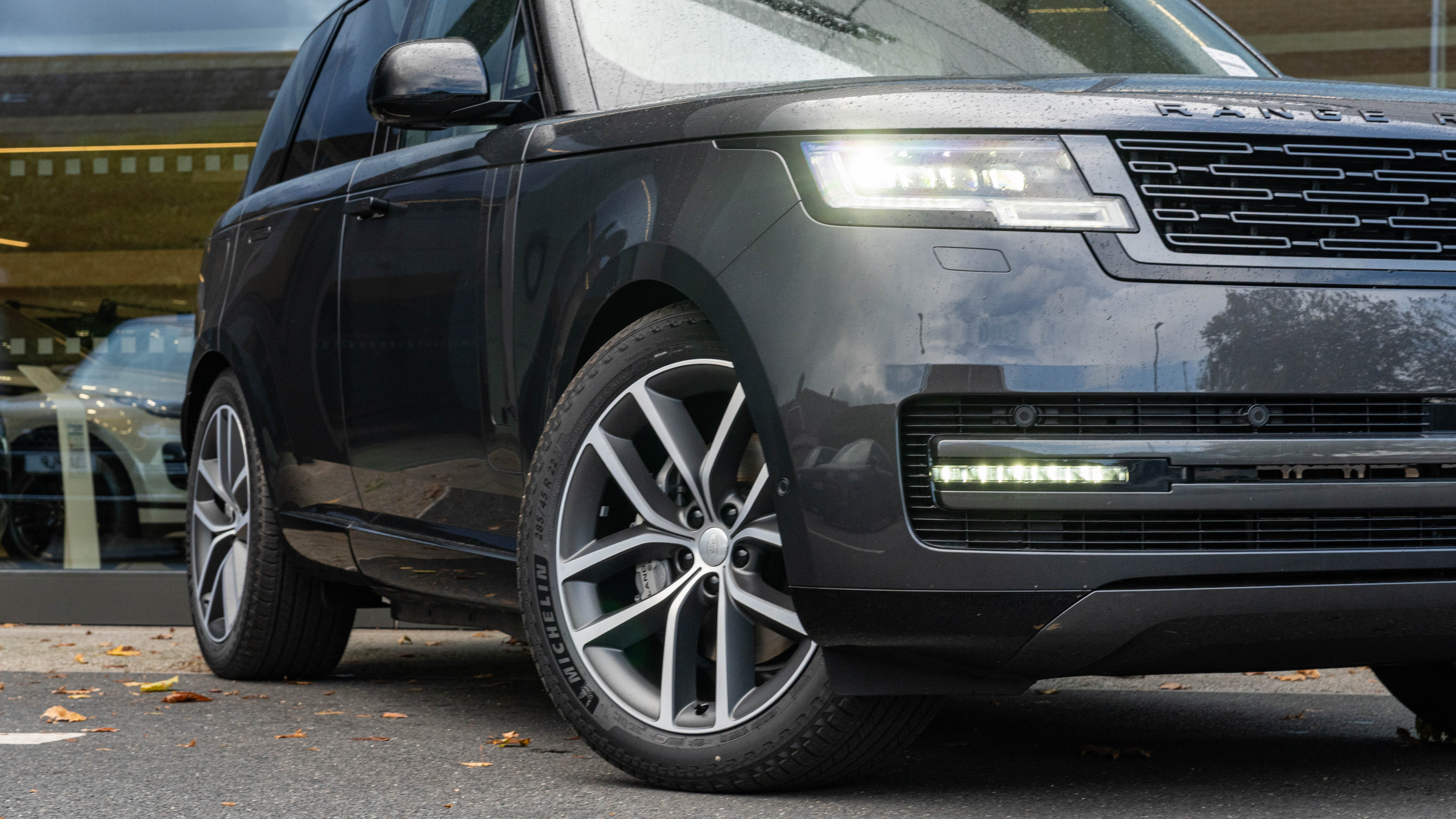 RANGE ROVER 3.0 P460E HSE 4DR AUTO ESTATE