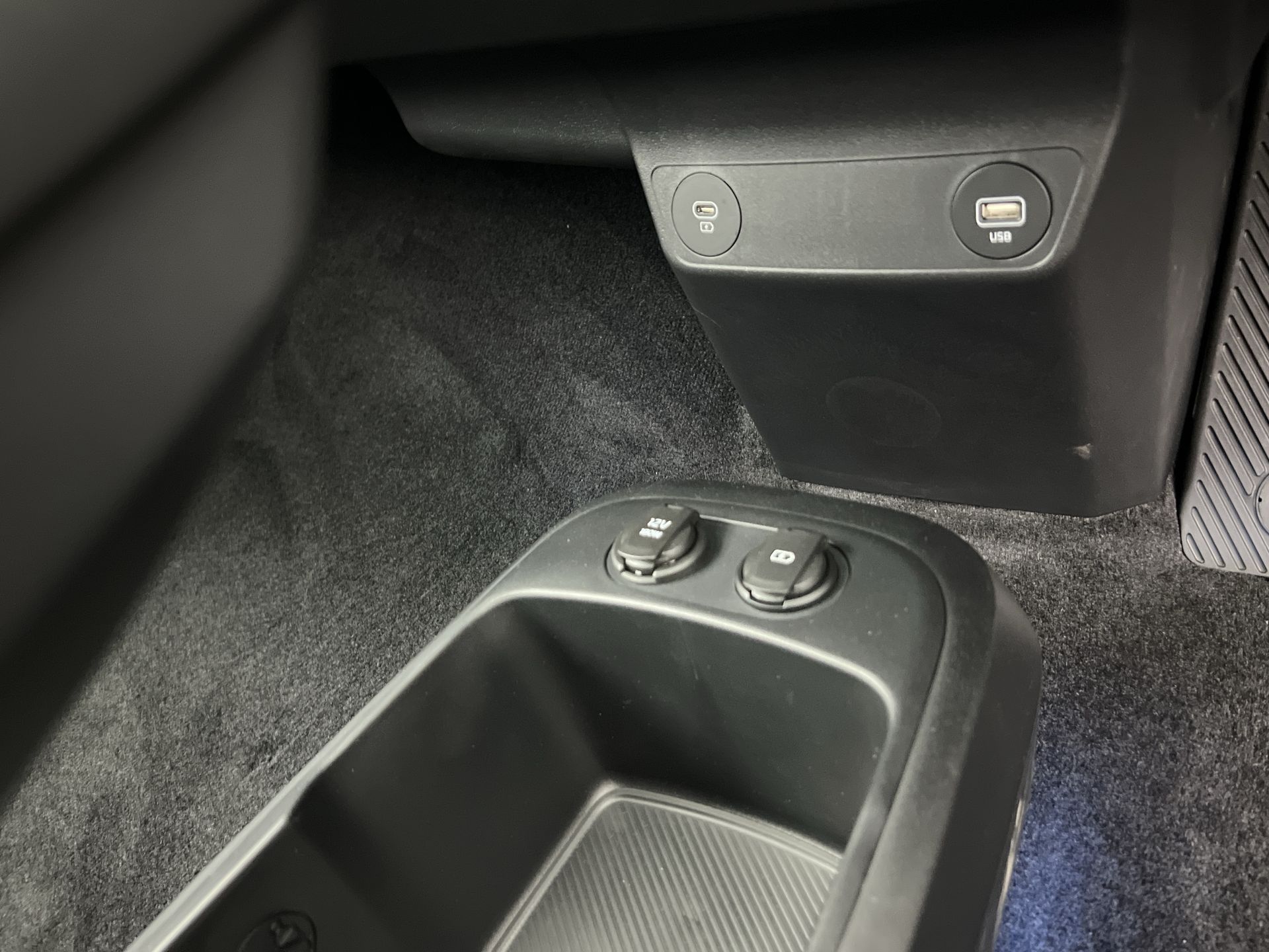 77.4KWH AWD