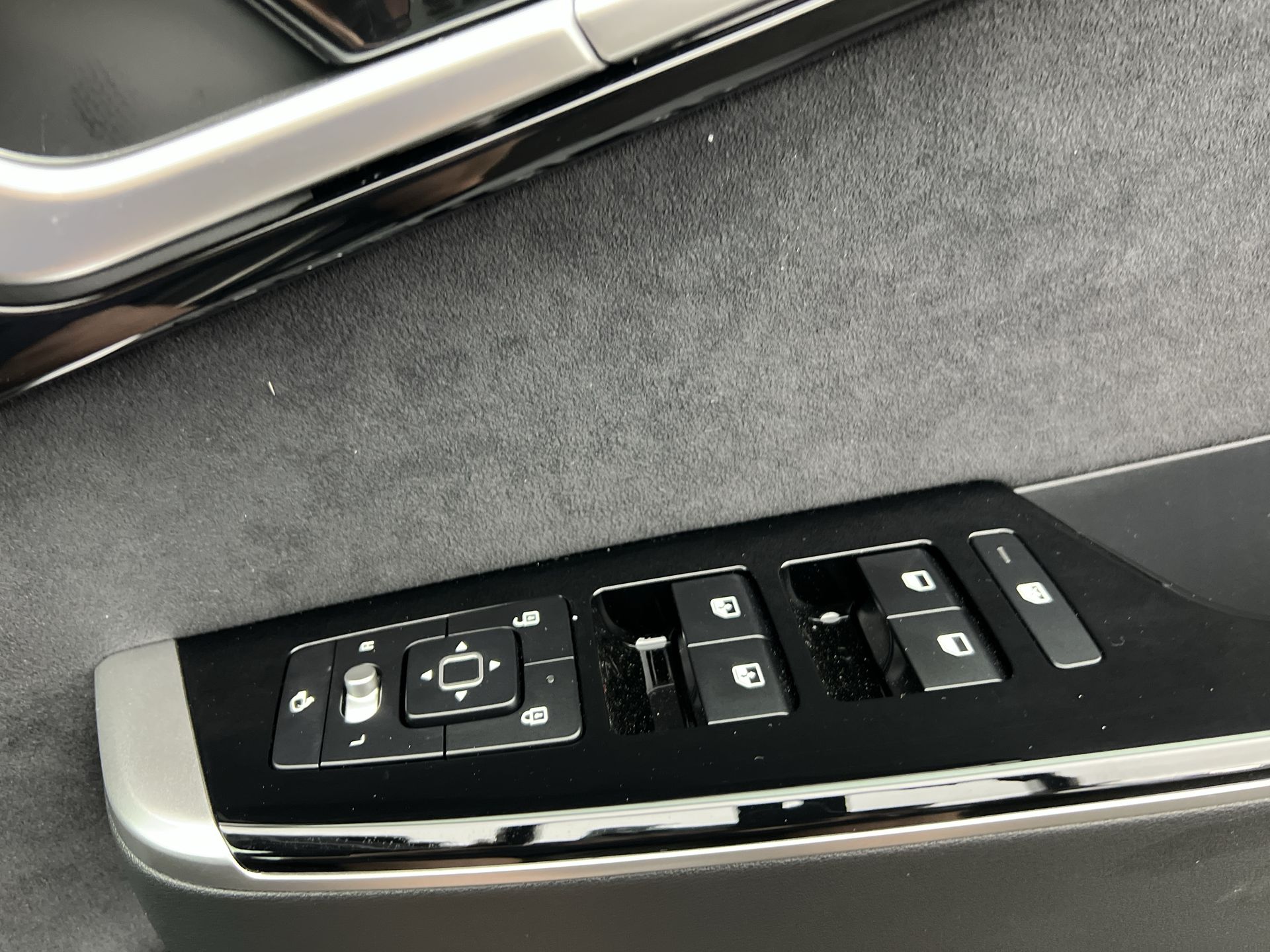 77.4KWH AWD
