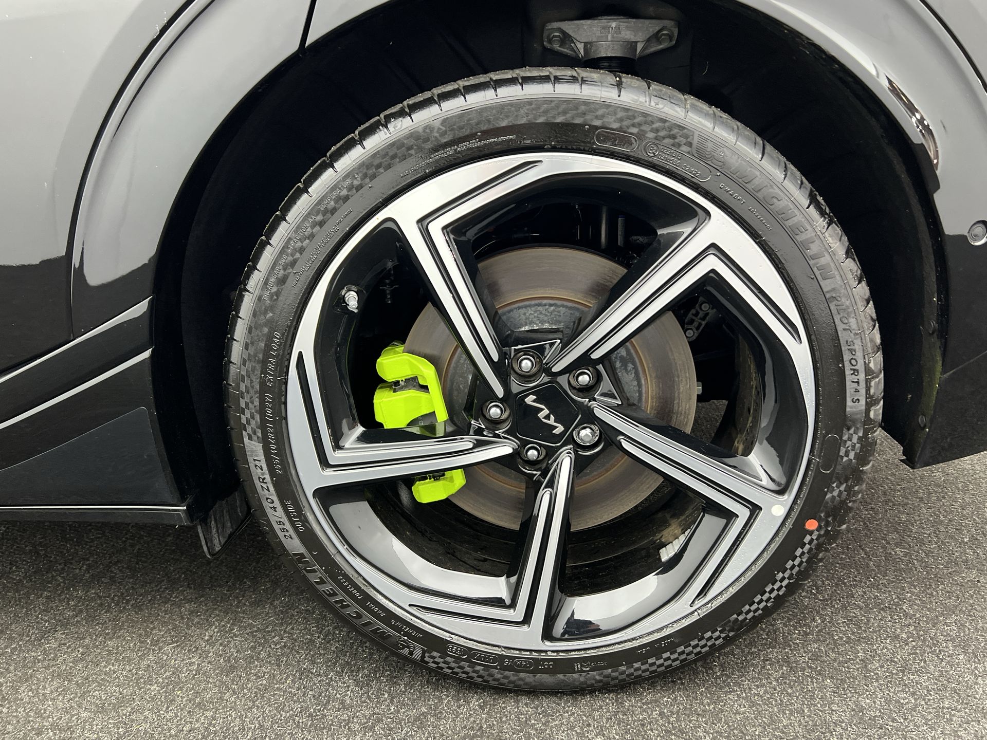 77.4KWH AWD