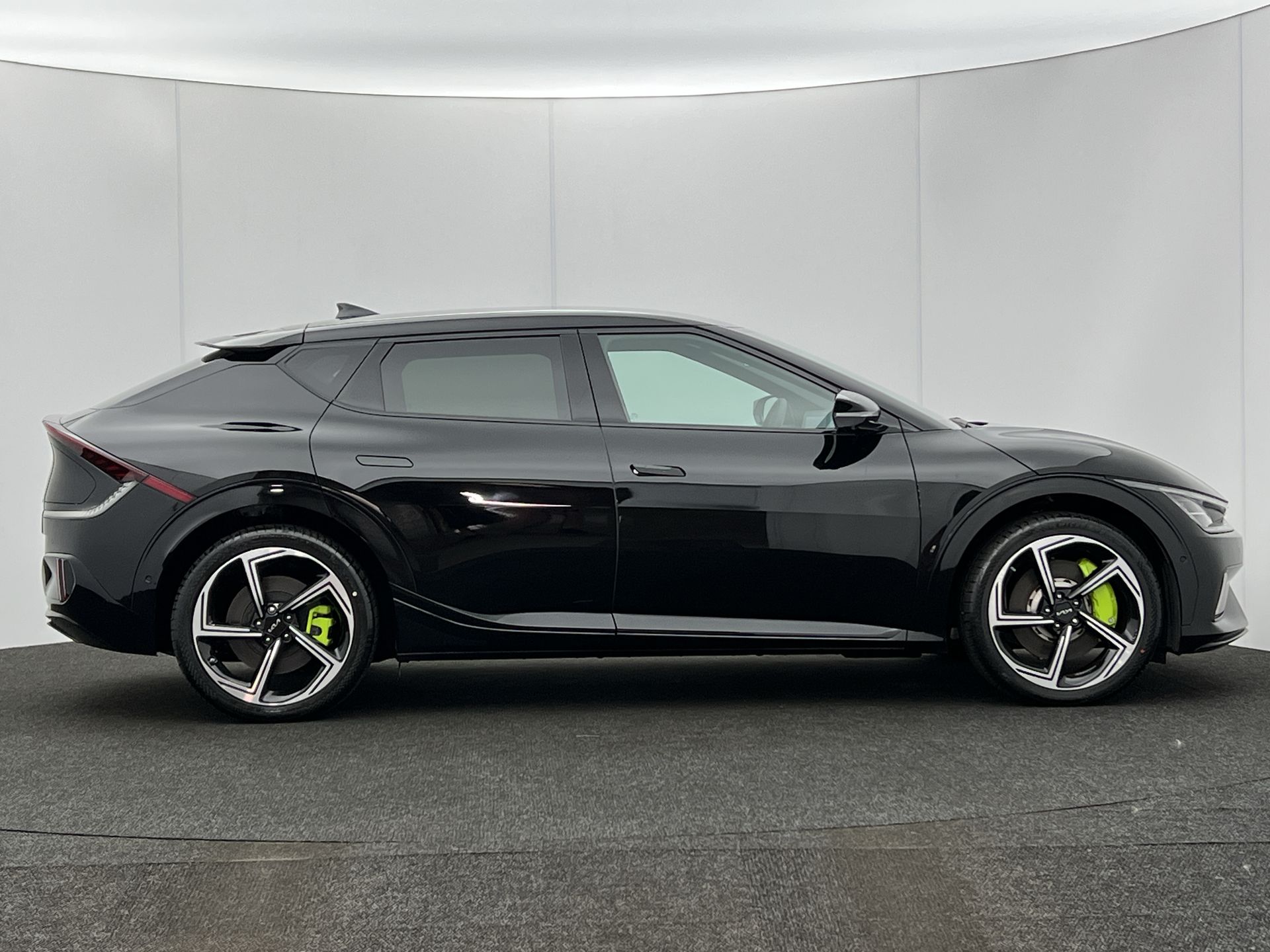 77.4KWH AWD