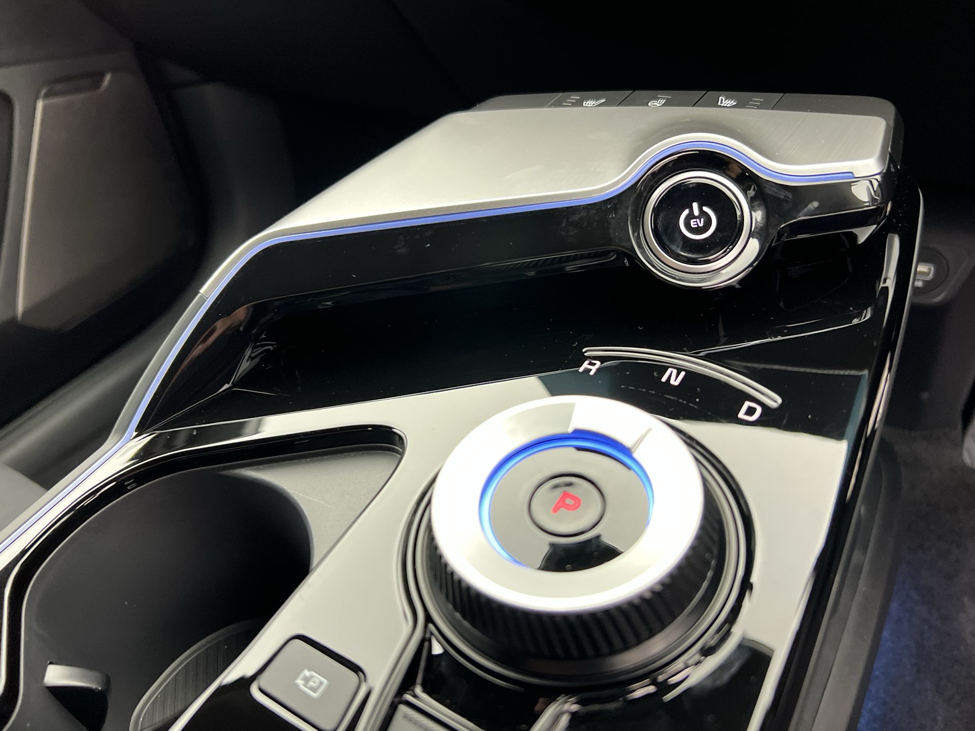 77.4KWH AWD