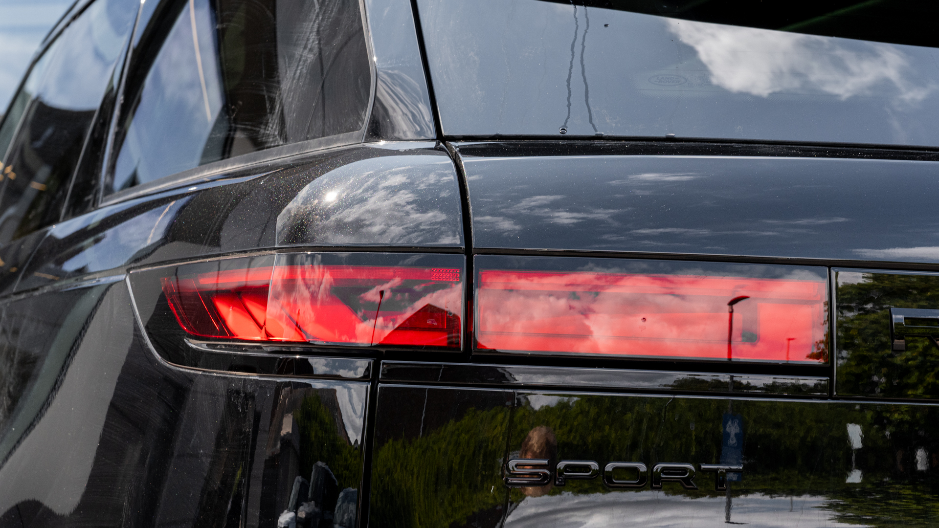 D300