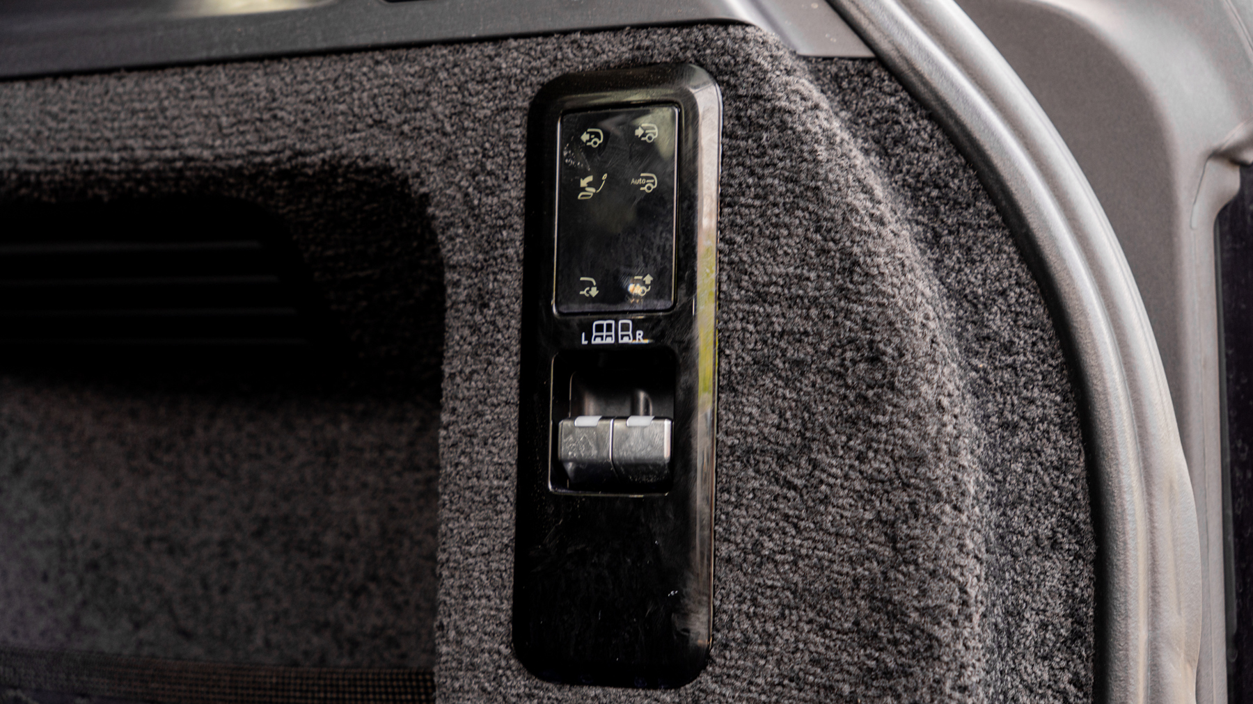Land Rover RANGE ROVER, SUV, Eiger Grey .
