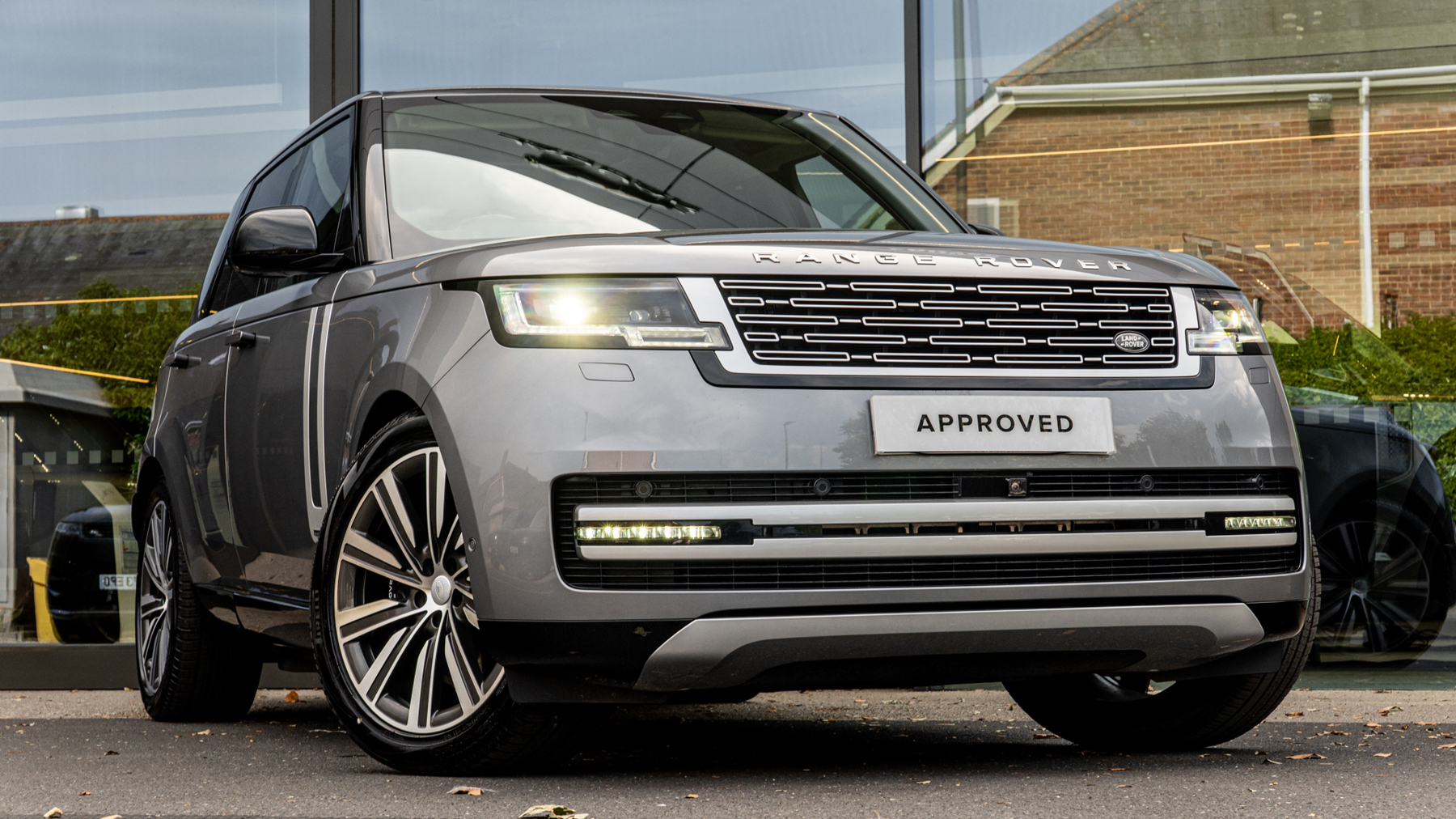 Land Rover RANGE ROVER, SUV, Eiger Grey .