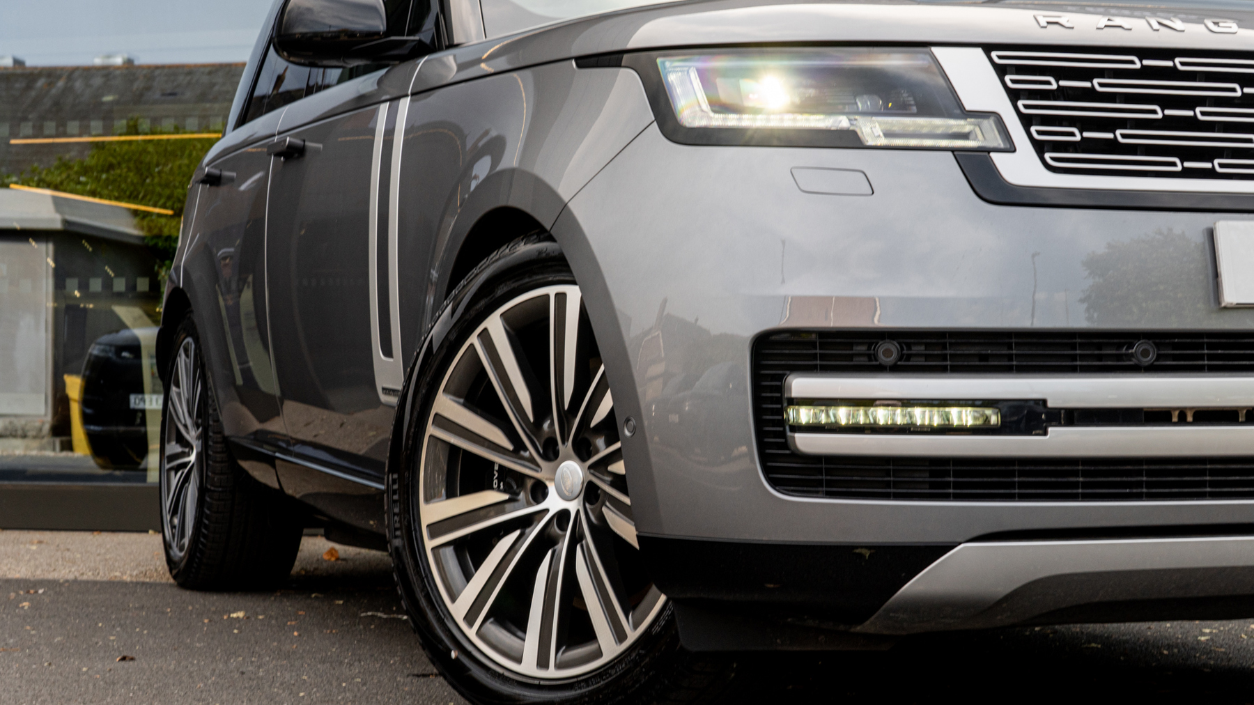 Land Rover RANGE ROVER, SUV, Eiger Grey .