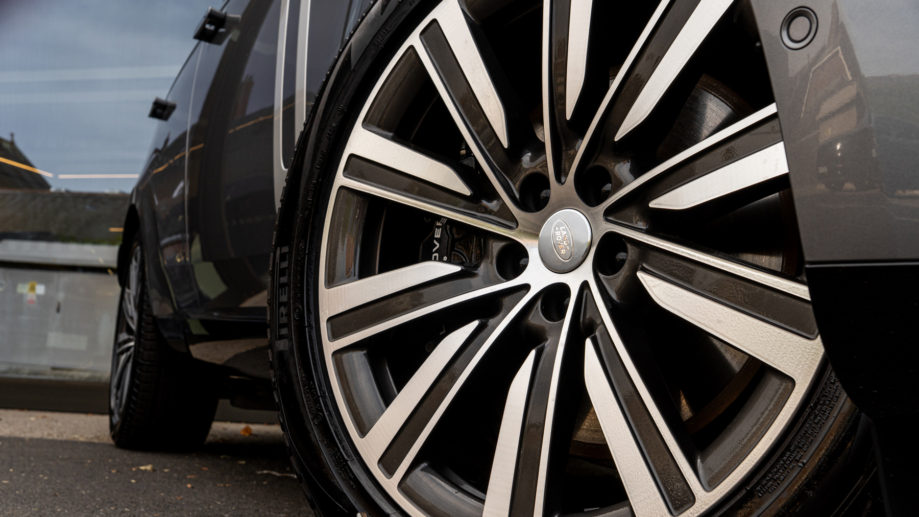 Land Rover RANGE ROVER, SUV, Eiger Grey .