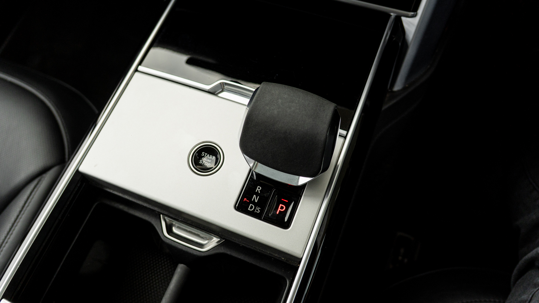 Land Rover RANGE ROVER, SUV, Eiger Grey .