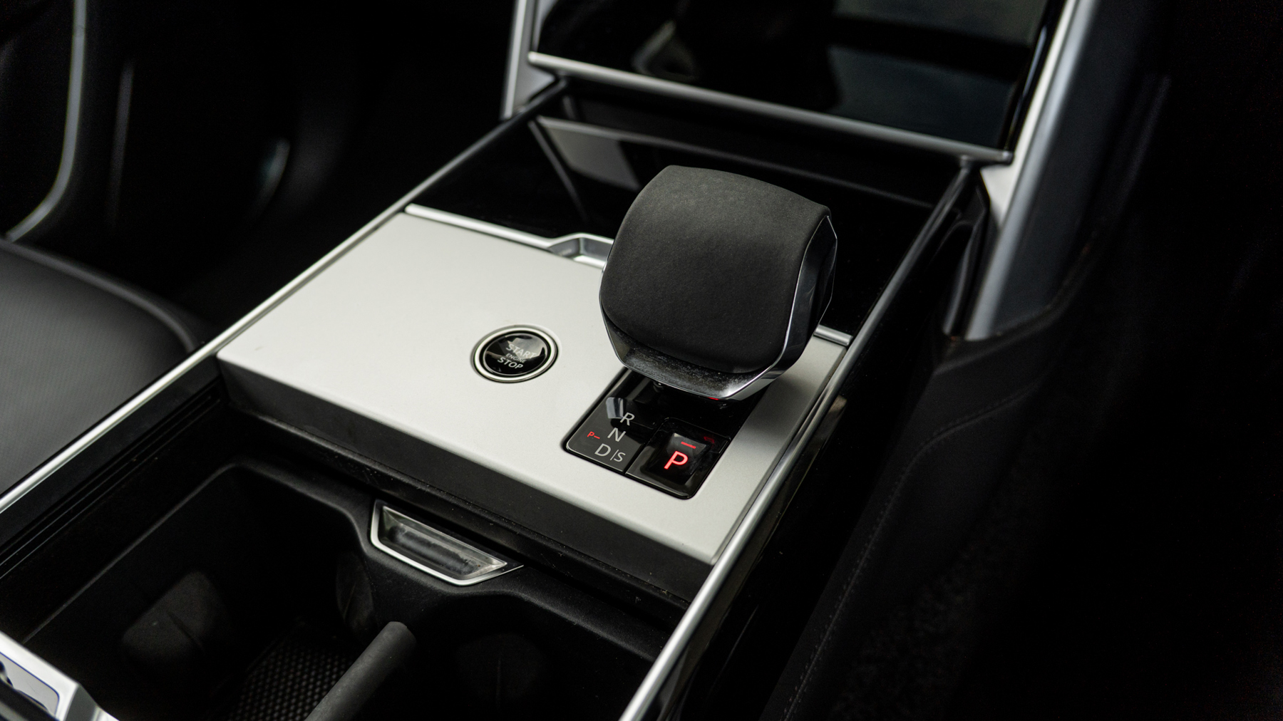 Land Rover RANGE ROVER, SUV, Eiger Grey .