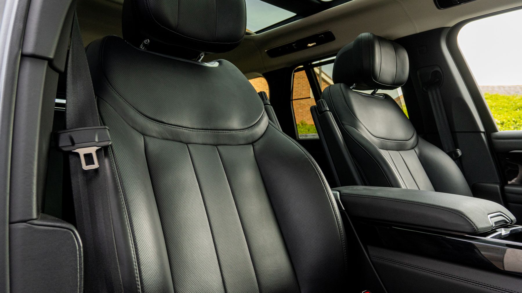 Land Rover RANGE ROVER, SUV, Eiger Grey .