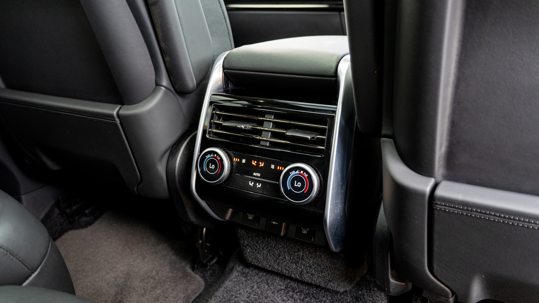 Land Rover RANGE ROVER, SUV, Eiger Grey .