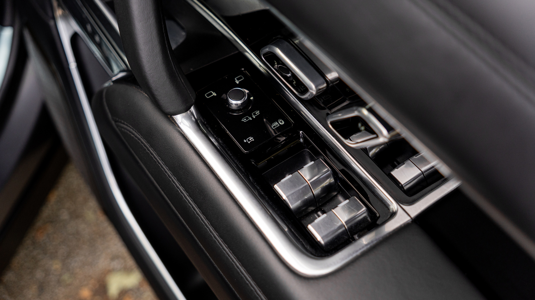 Land Rover RANGE ROVER, SUV, Eiger Grey .