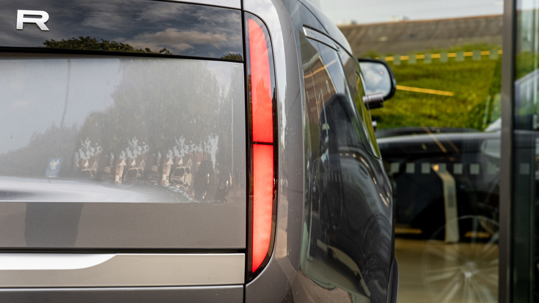 Land Rover RANGE ROVER, SUV, Eiger Grey .