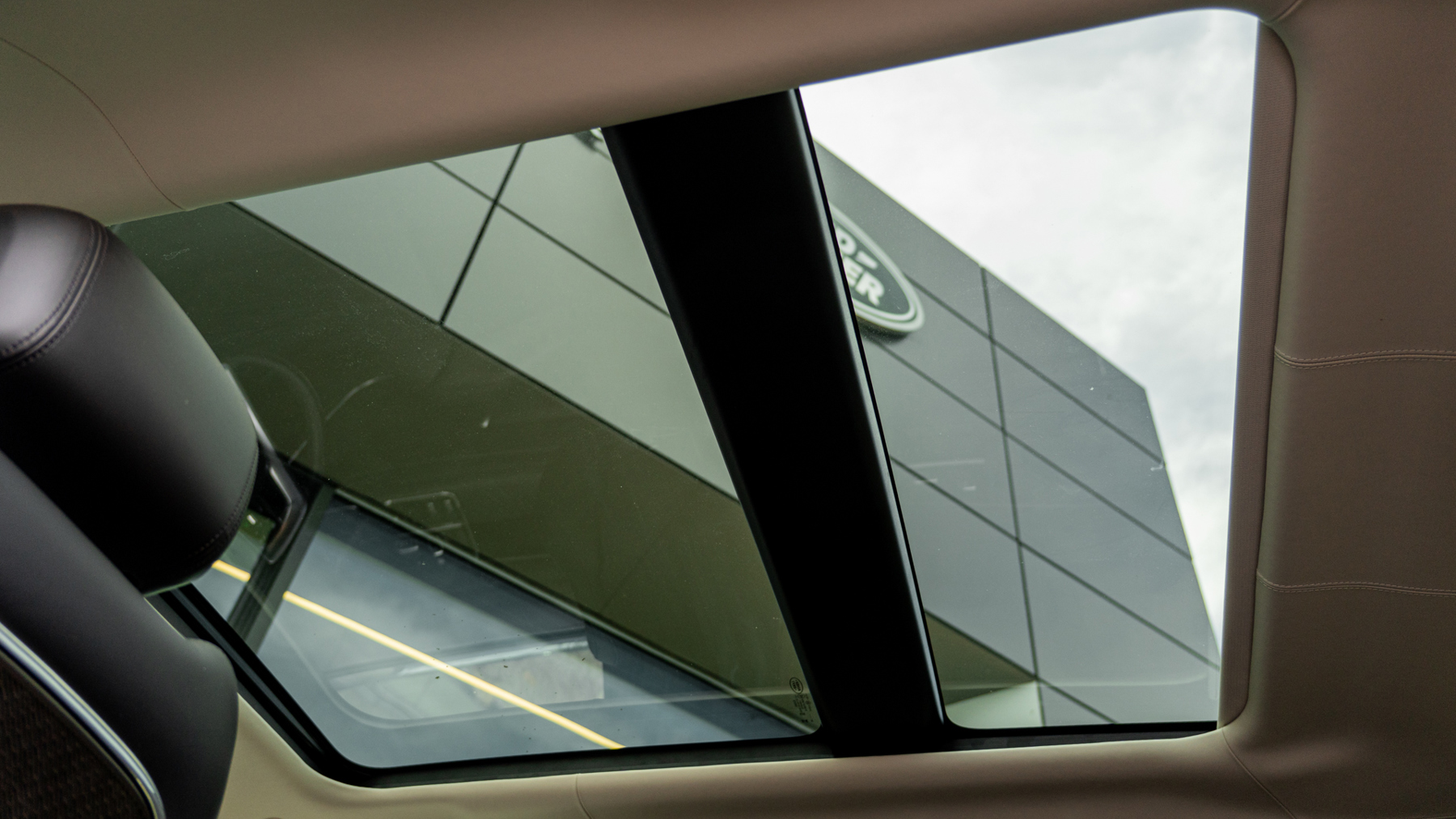 Land Rover RANGE ROVER, SUV, Eiger Grey .