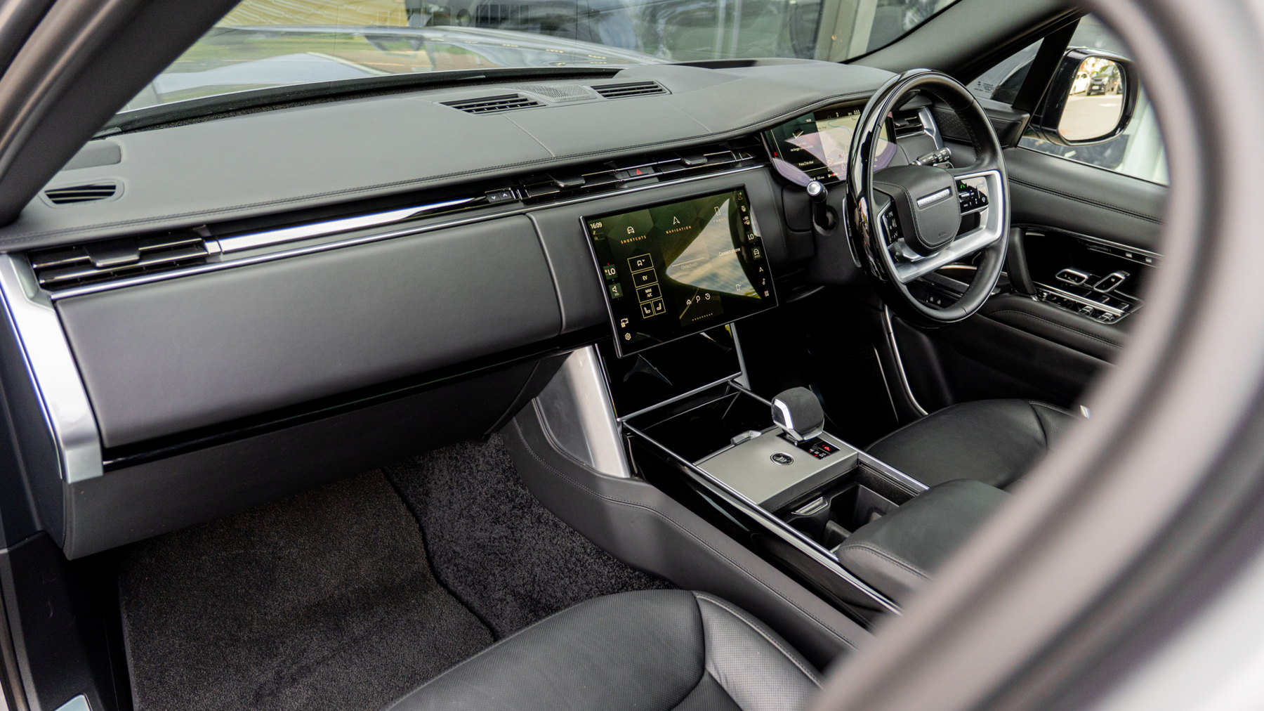Land Rover RANGE ROVER, SUV, Eiger Grey .