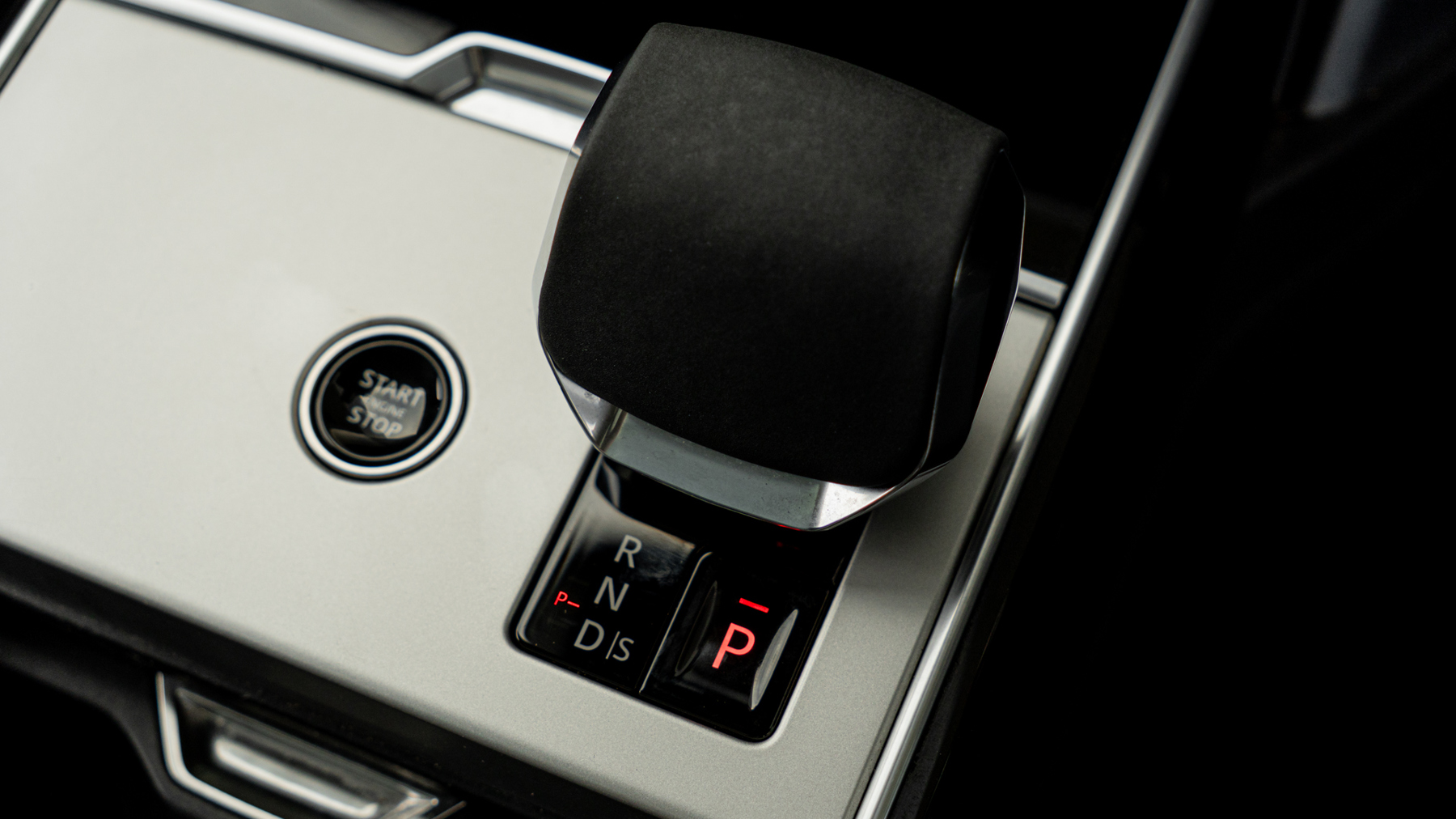 Land Rover RANGE ROVER, SUV, Eiger Grey .