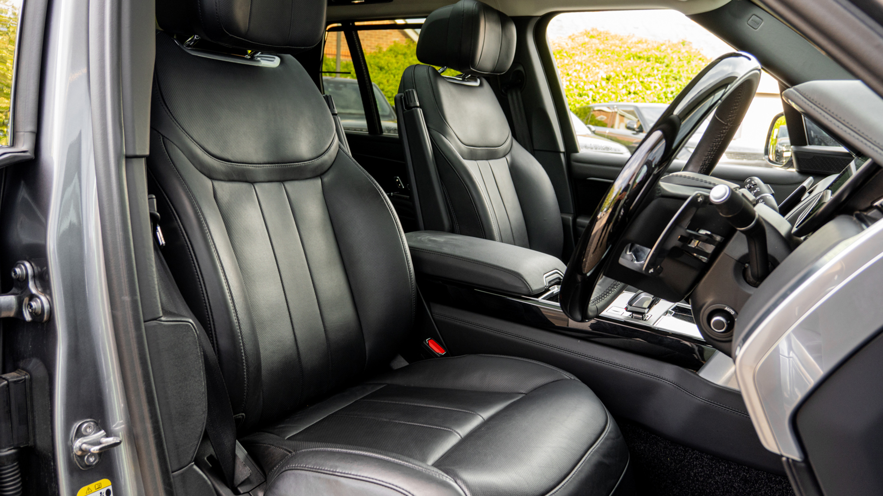 Land Rover RANGE ROVER, SUV, Eiger Grey .