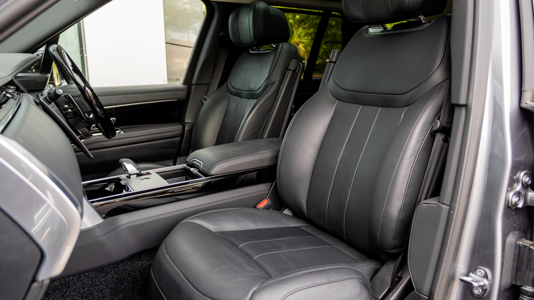 Land Rover RANGE ROVER, SUV, Eiger Grey .
