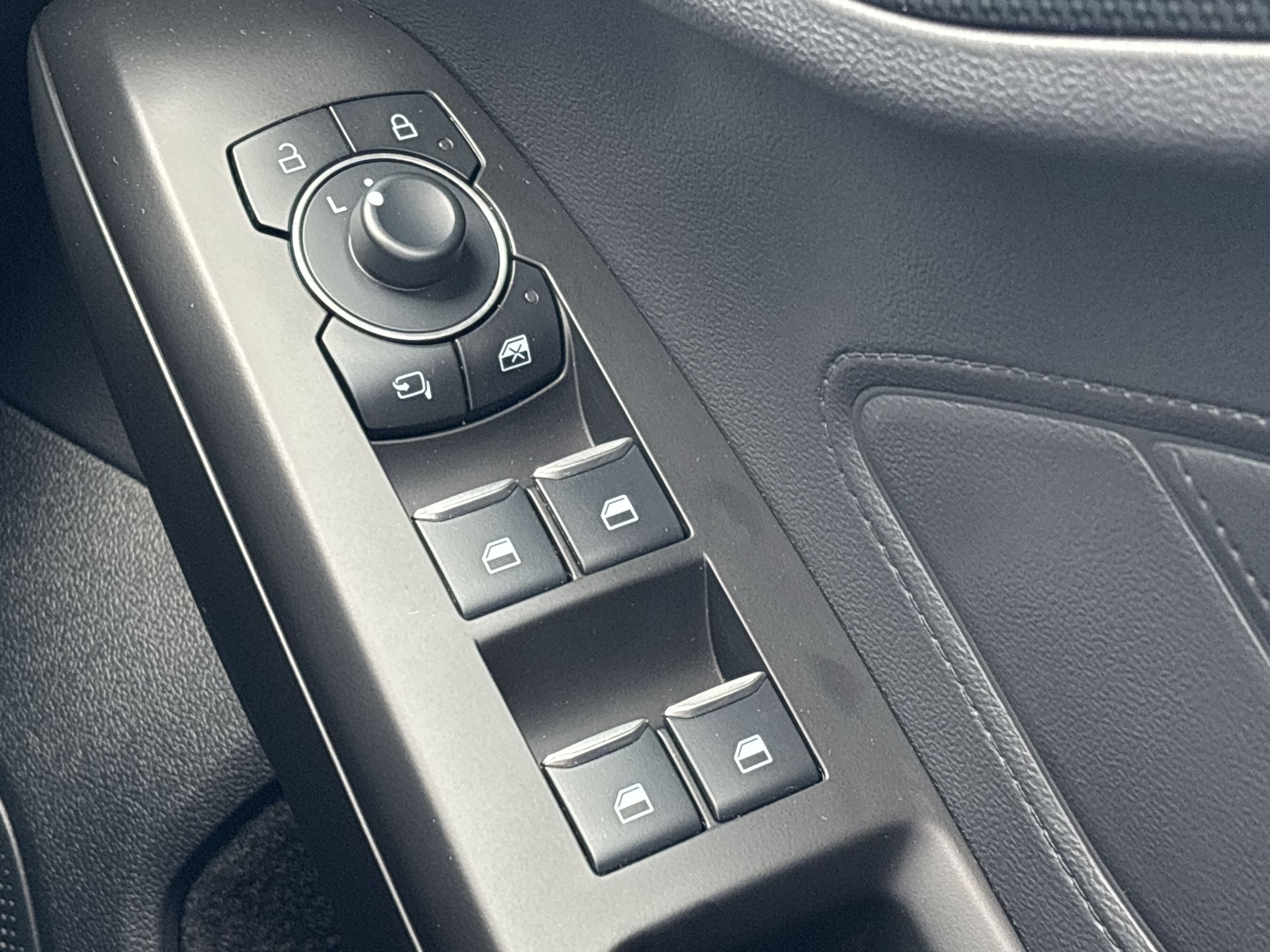 ECOBOOST HYBRID MHEV 155