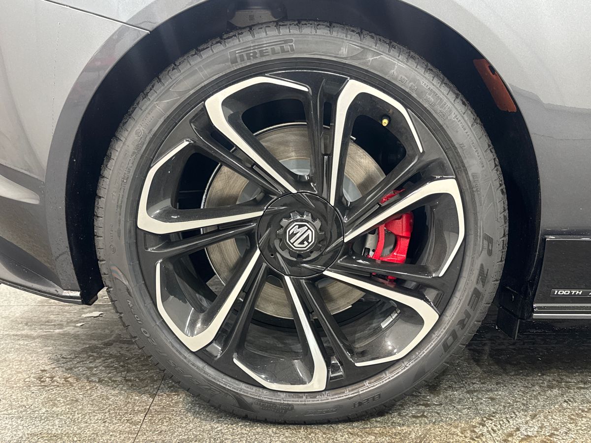 DUAL MOTOR 77 KWH AWD