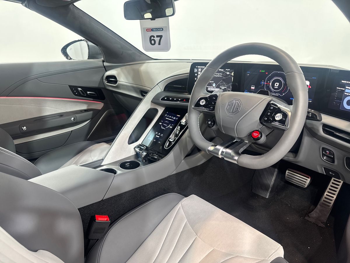 DUAL MOTOR 77 KWH AWD