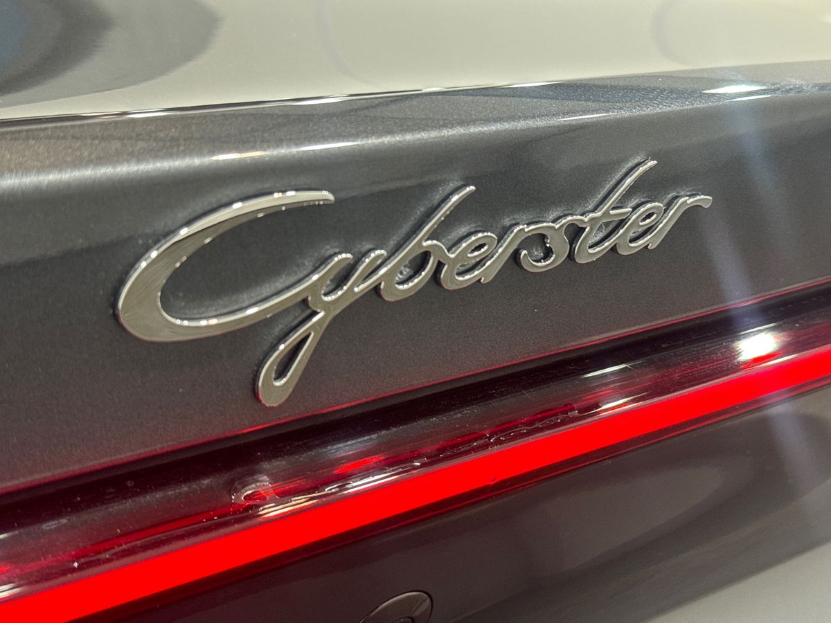 DUAL MOTOR 77 KWH AWD