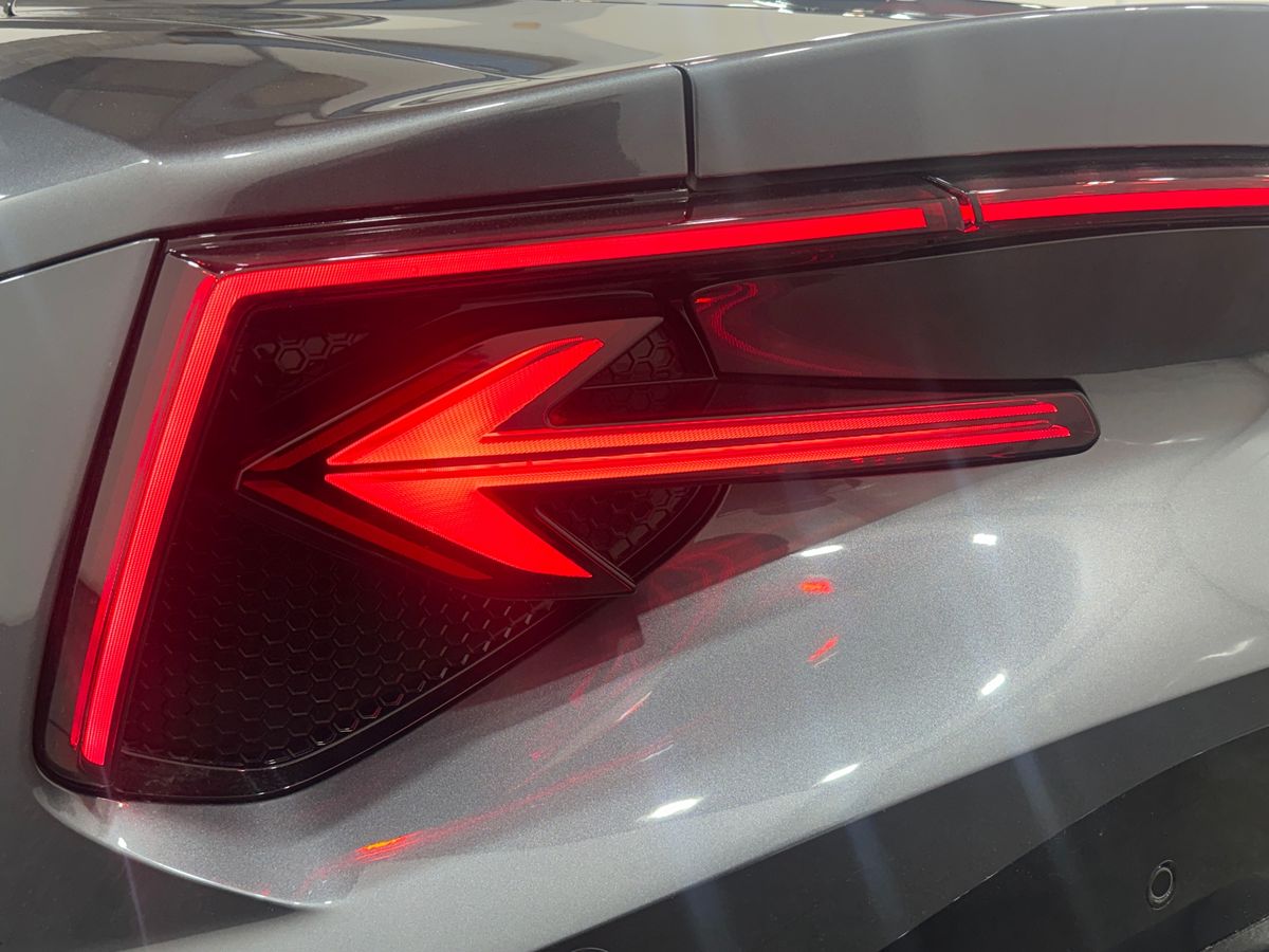 DUAL MOTOR 77 KWH AWD